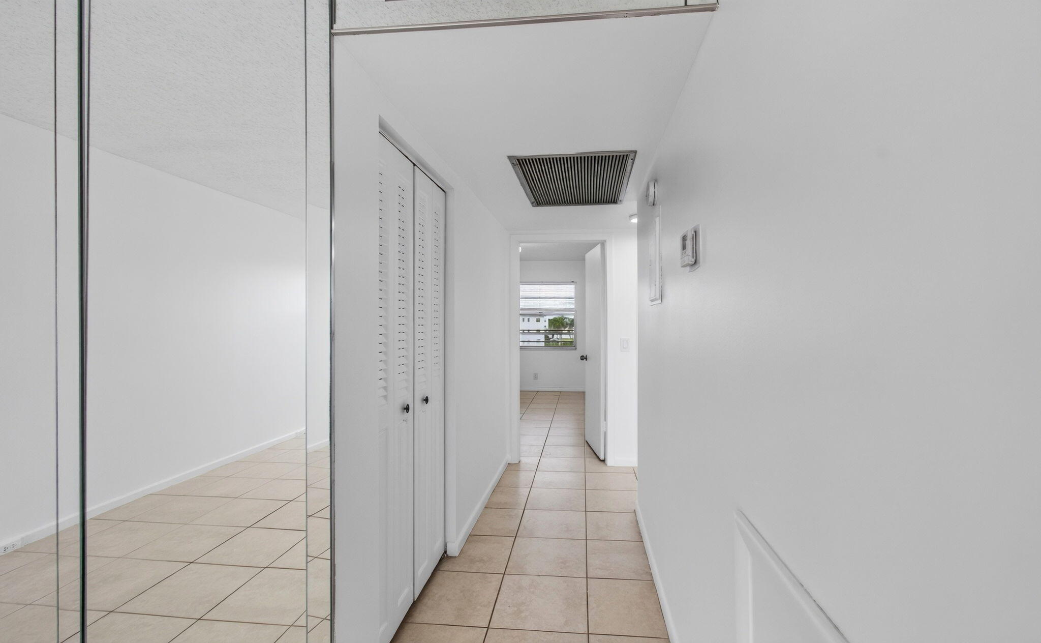 4028 Hythe B Property Photo 31