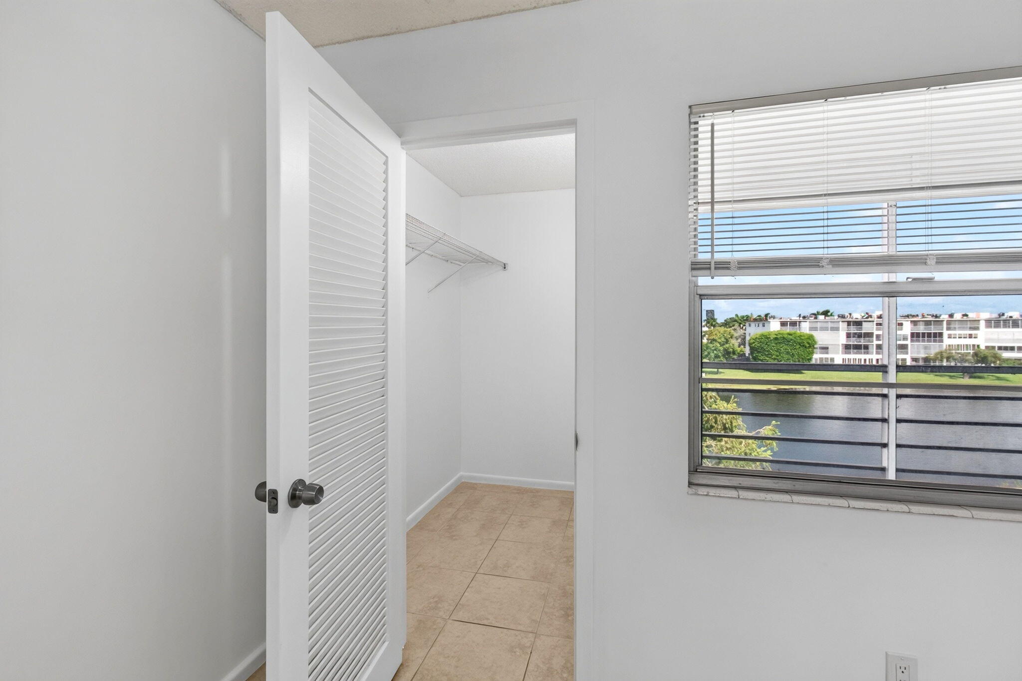 4028 Hythe B Property Photo 35