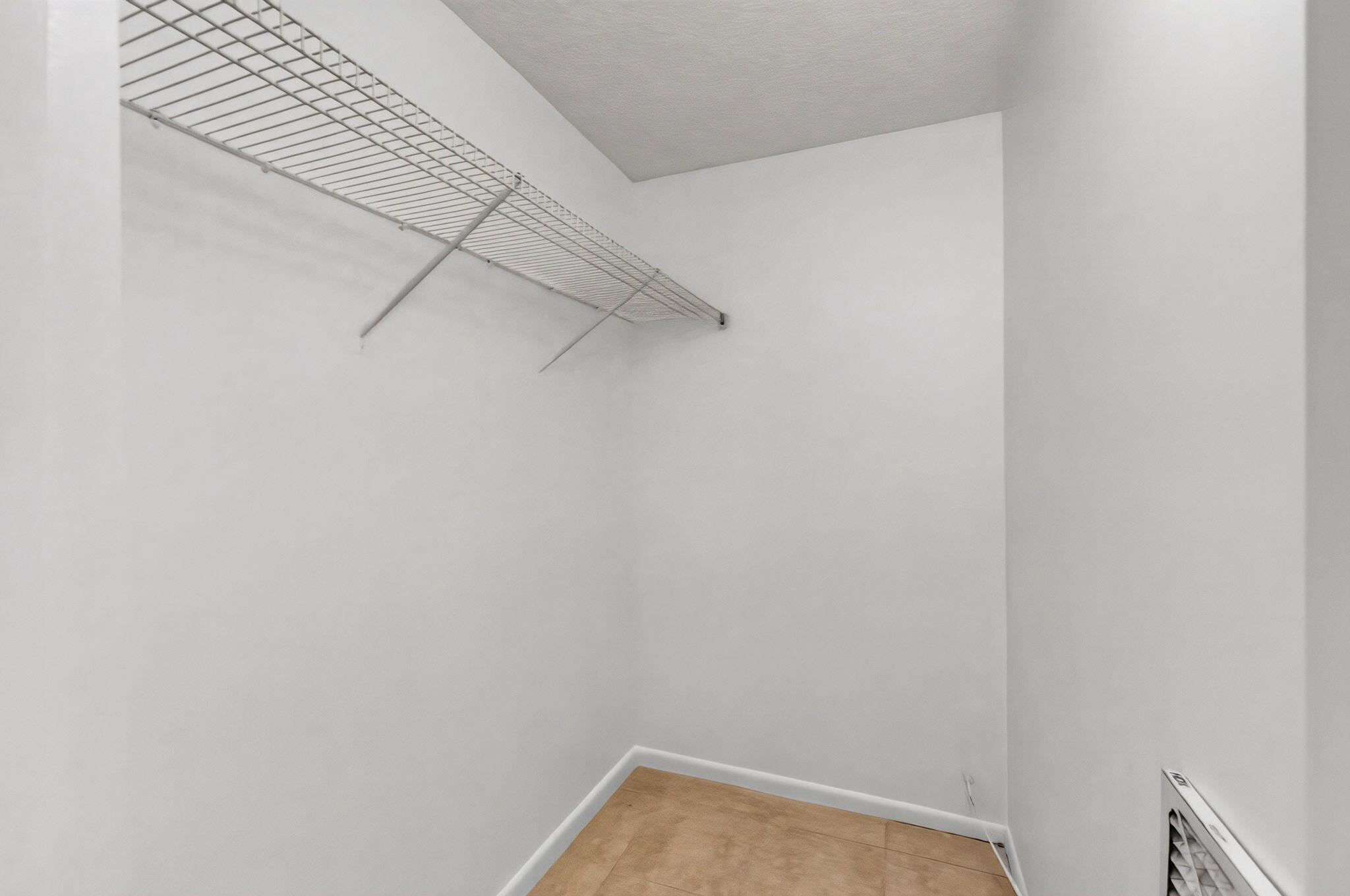 4028 Hythe B Property Photo 37
