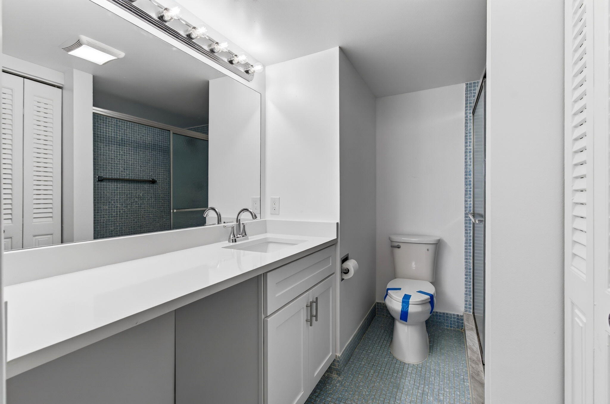 4028 Hythe B Property Photo 40
