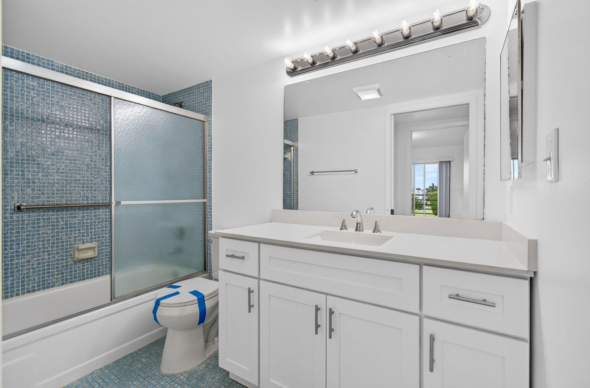 4028 Hythe B Property Photo 44