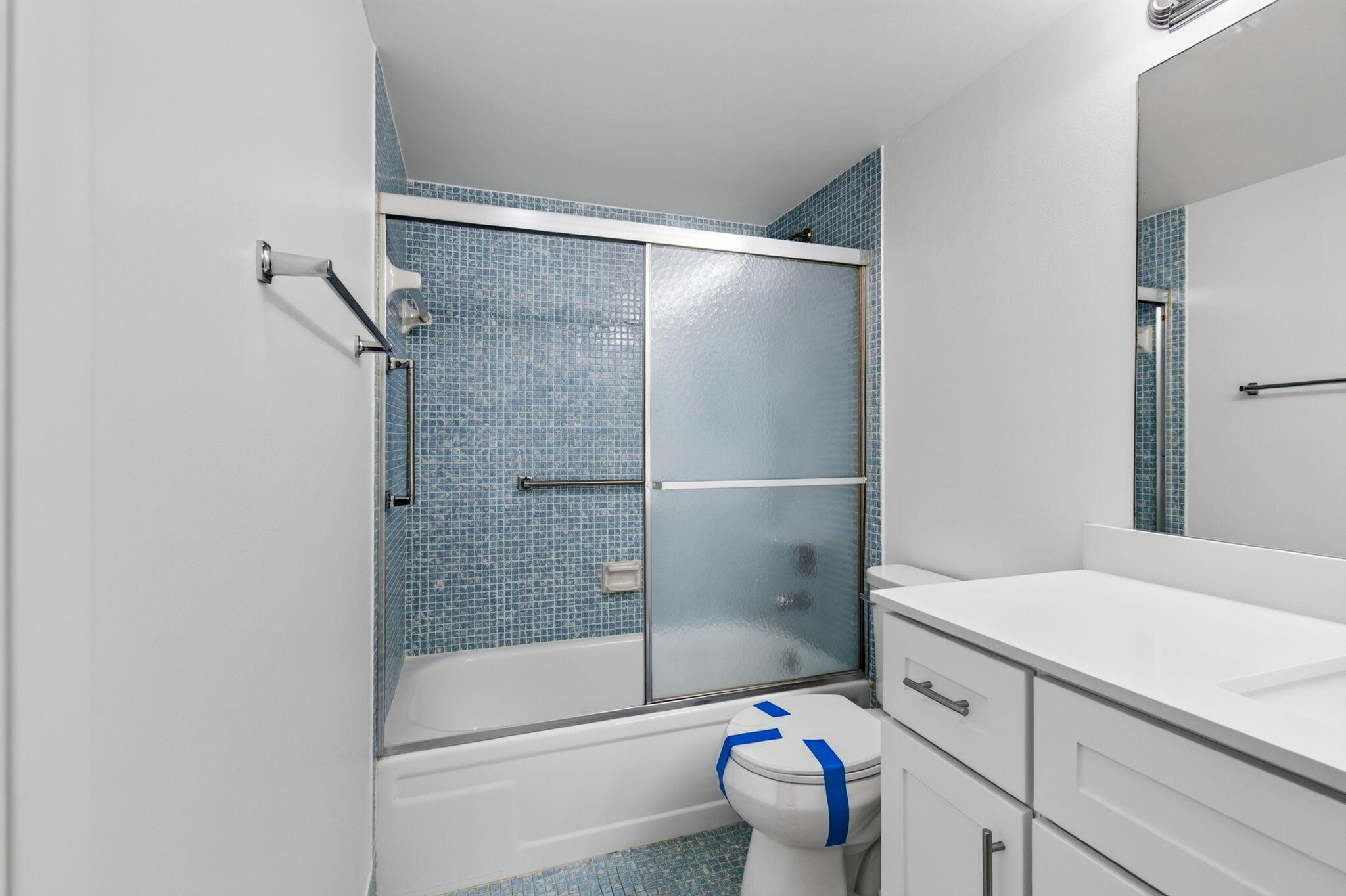 4028 Hythe B Property Photo 45
