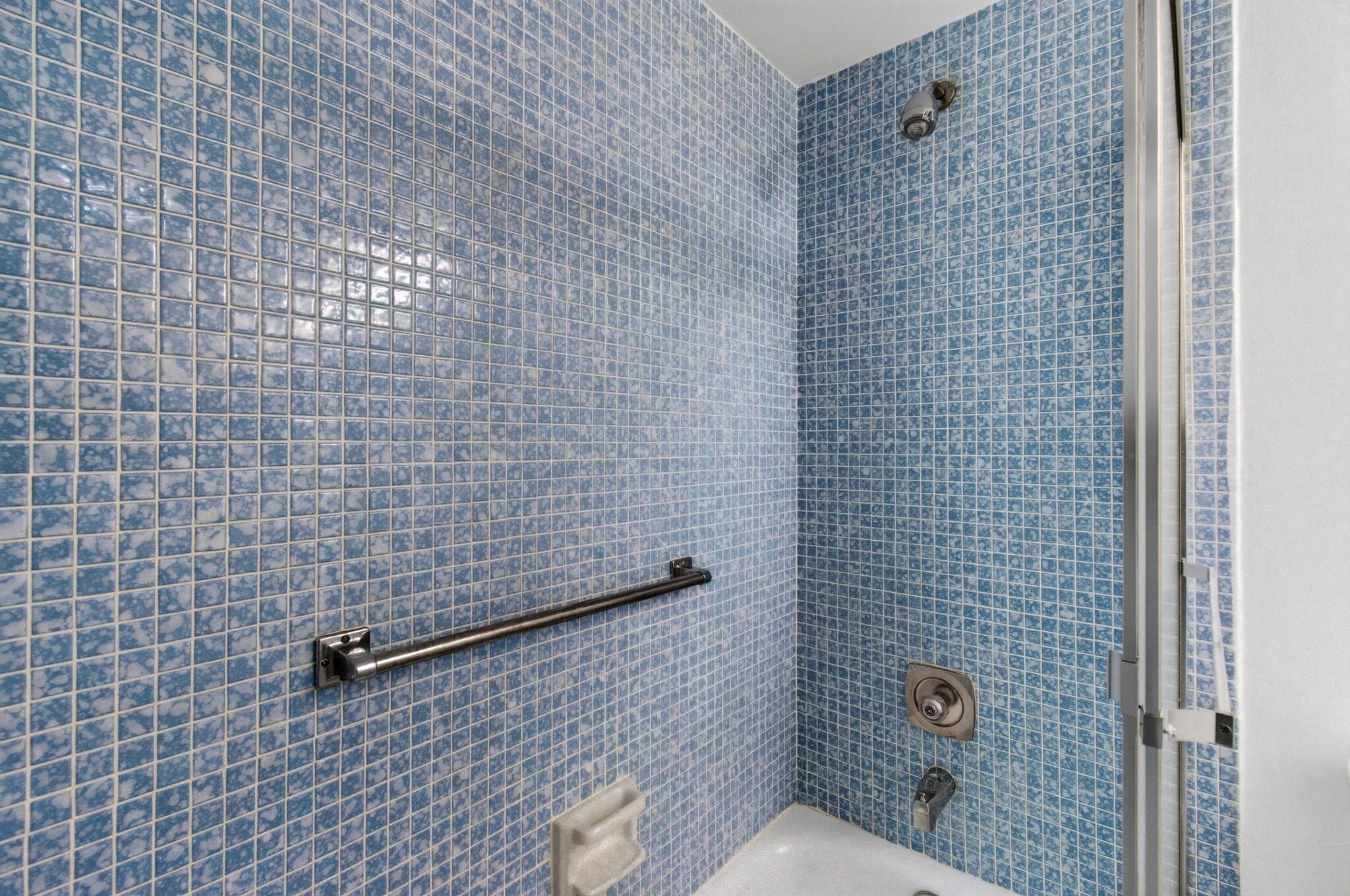 4028 Hythe B Property Photo 46