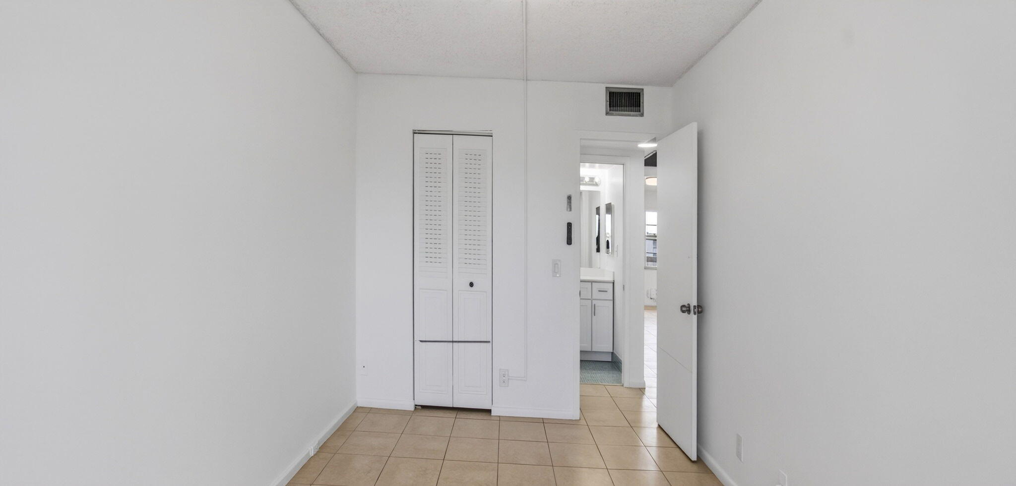 4028 Hythe B Property Photo 51