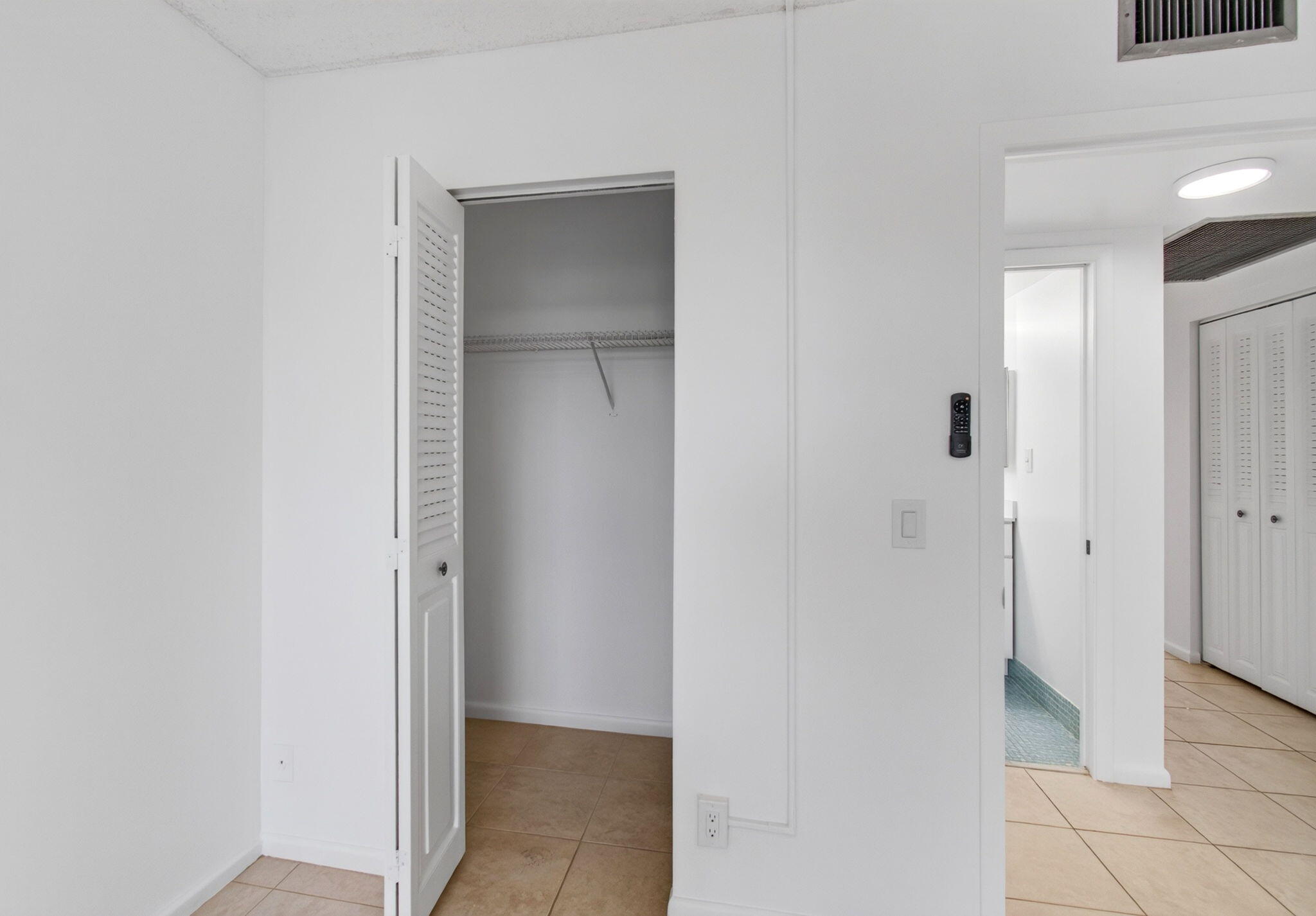 4028 Hythe B Property Photo 52