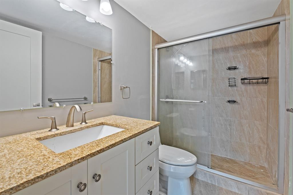 340 Sunset Drive 401 Property Photo 18