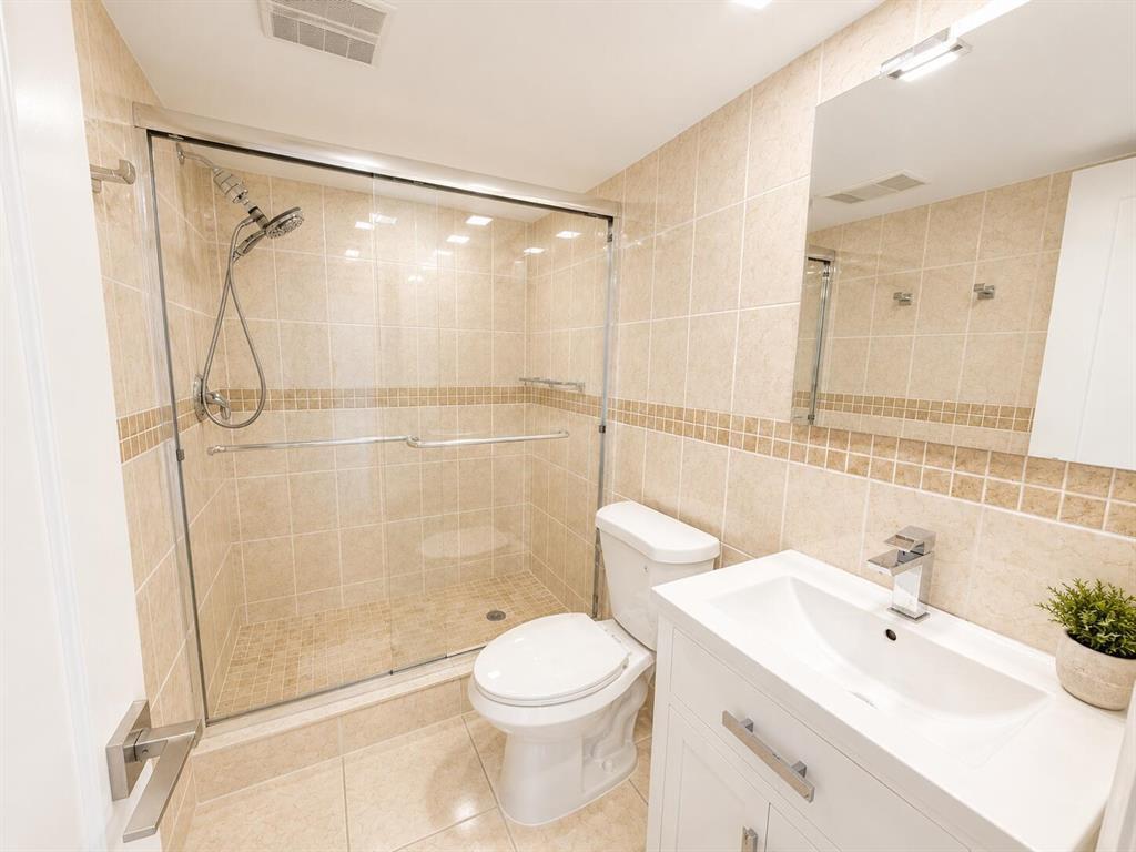 4030 W Palm Aire Drive 402 Property Photo 5