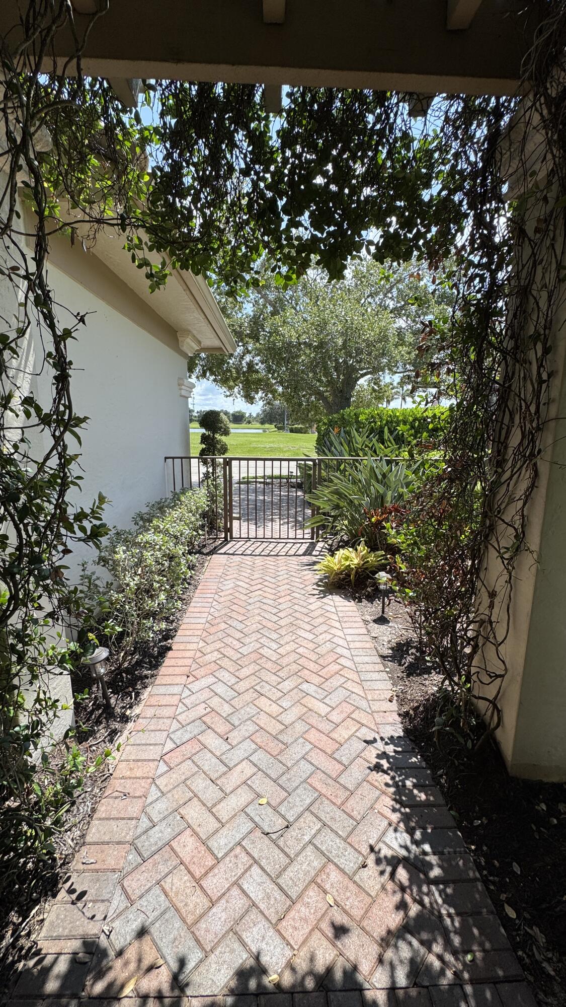 102 Se Rio Palermo Property Photo 4