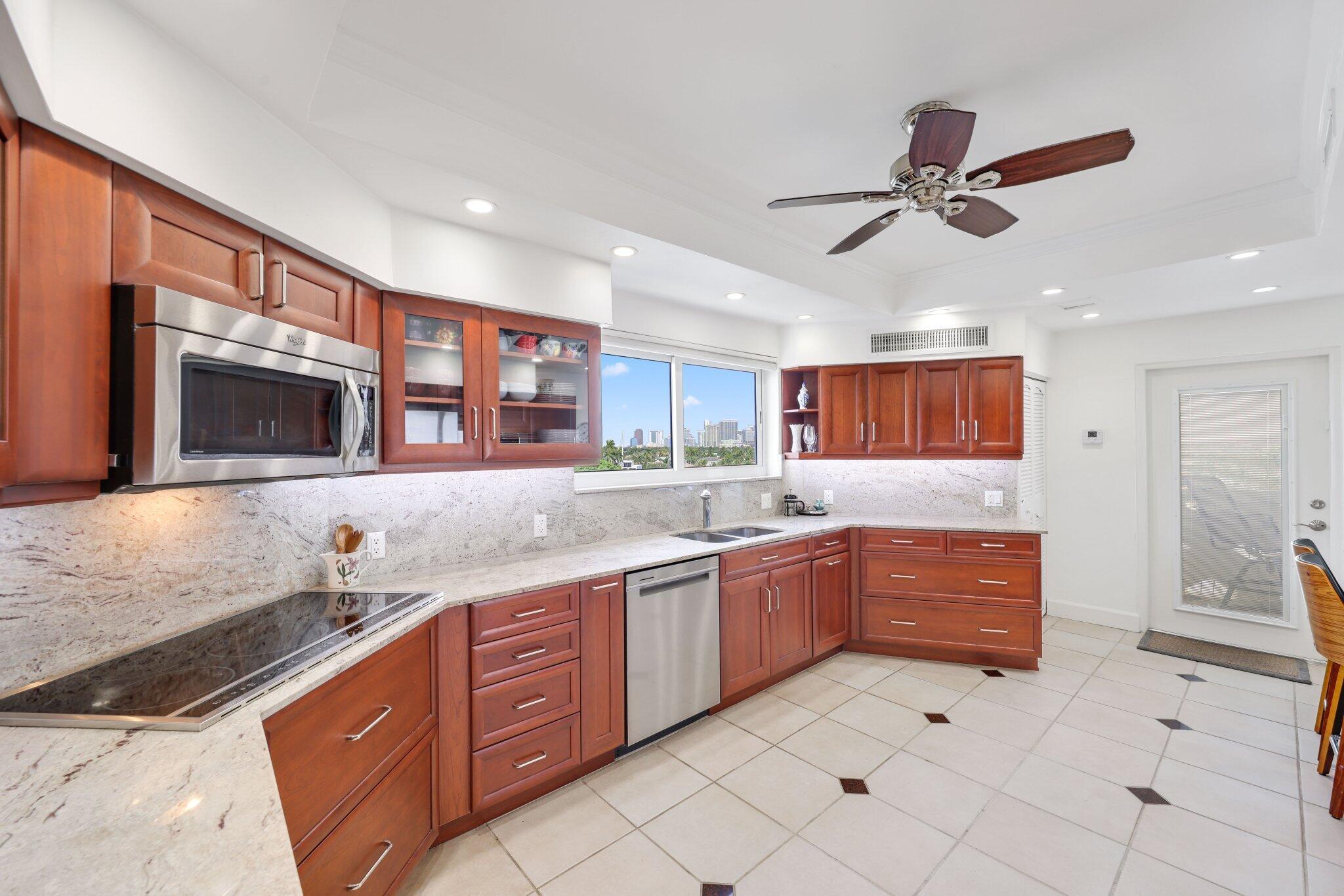 333 Sunset Drive 501 Property Photo 15