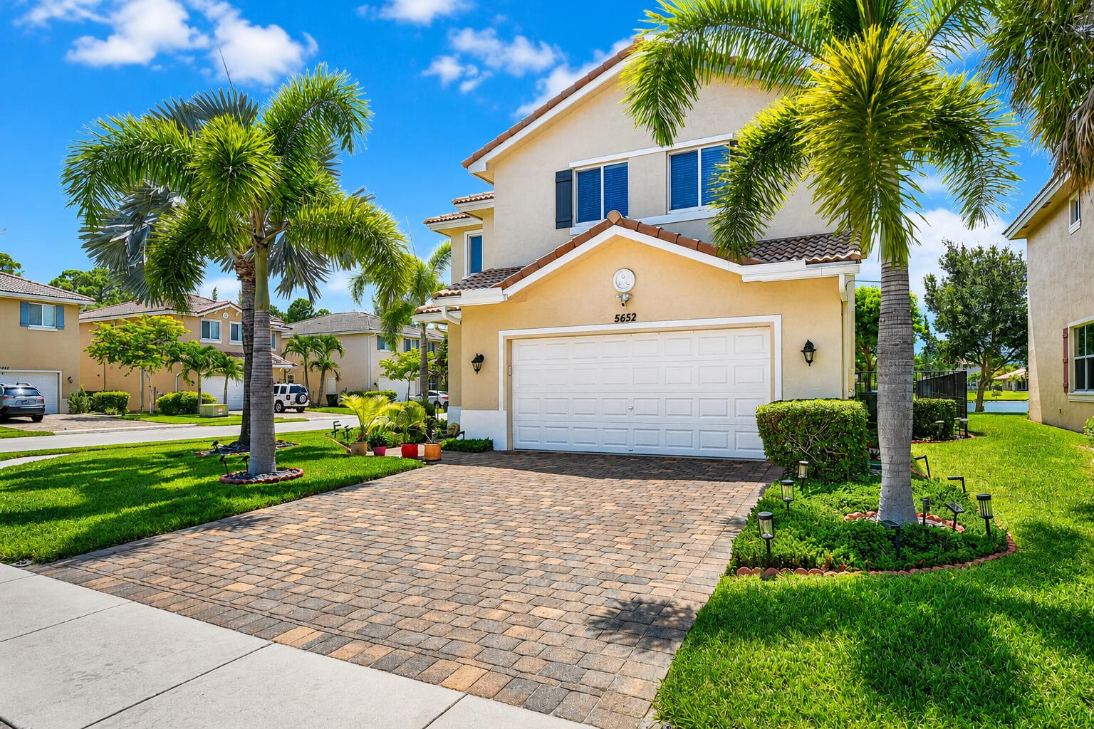 5652 Caranday Palm Drive Property Photo 3