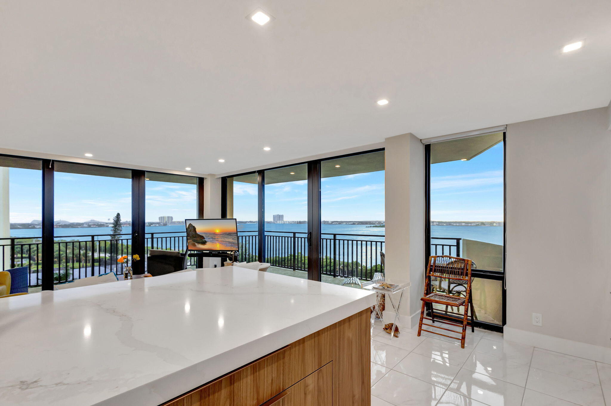 5460 N Ocean Drive 7c Property Photo 11