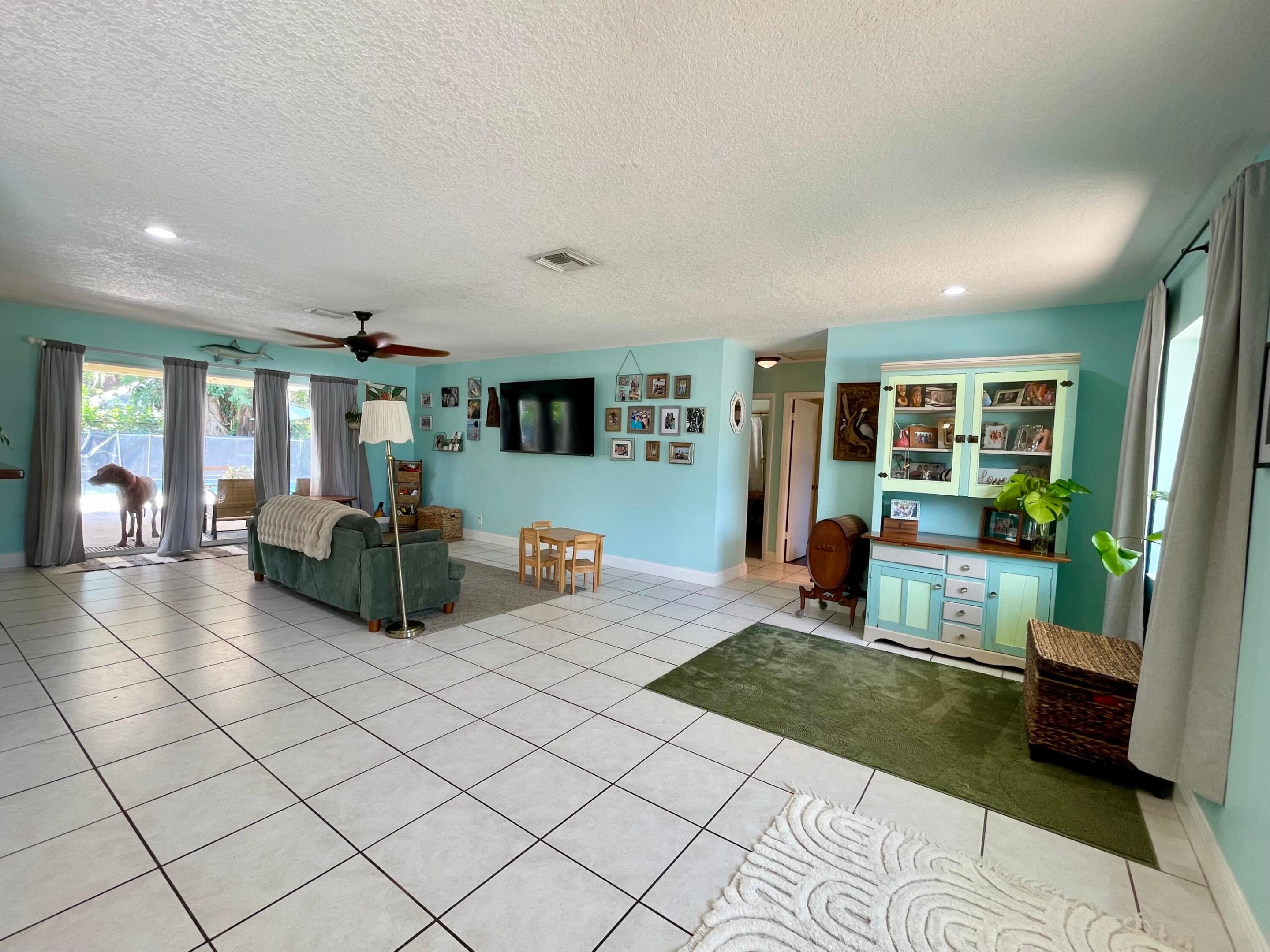 415 Beacon Street Property Photo 3