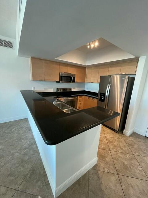 140 S Dixie Highway 525 Property Photo 5