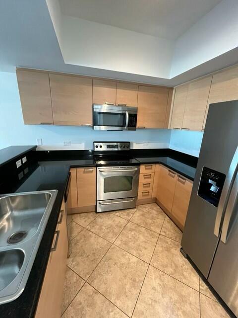 140 S Dixie Highway 525 Property Photo 6