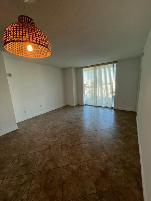 140 S Dixie Highway 525 Property Photo 10
