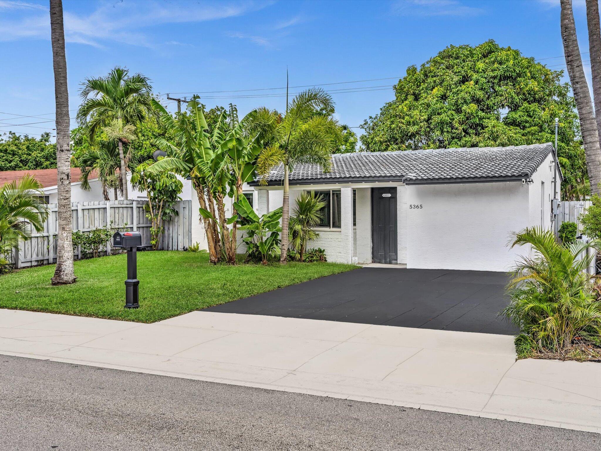 5365 N Andrews Avenue Property Photo 1