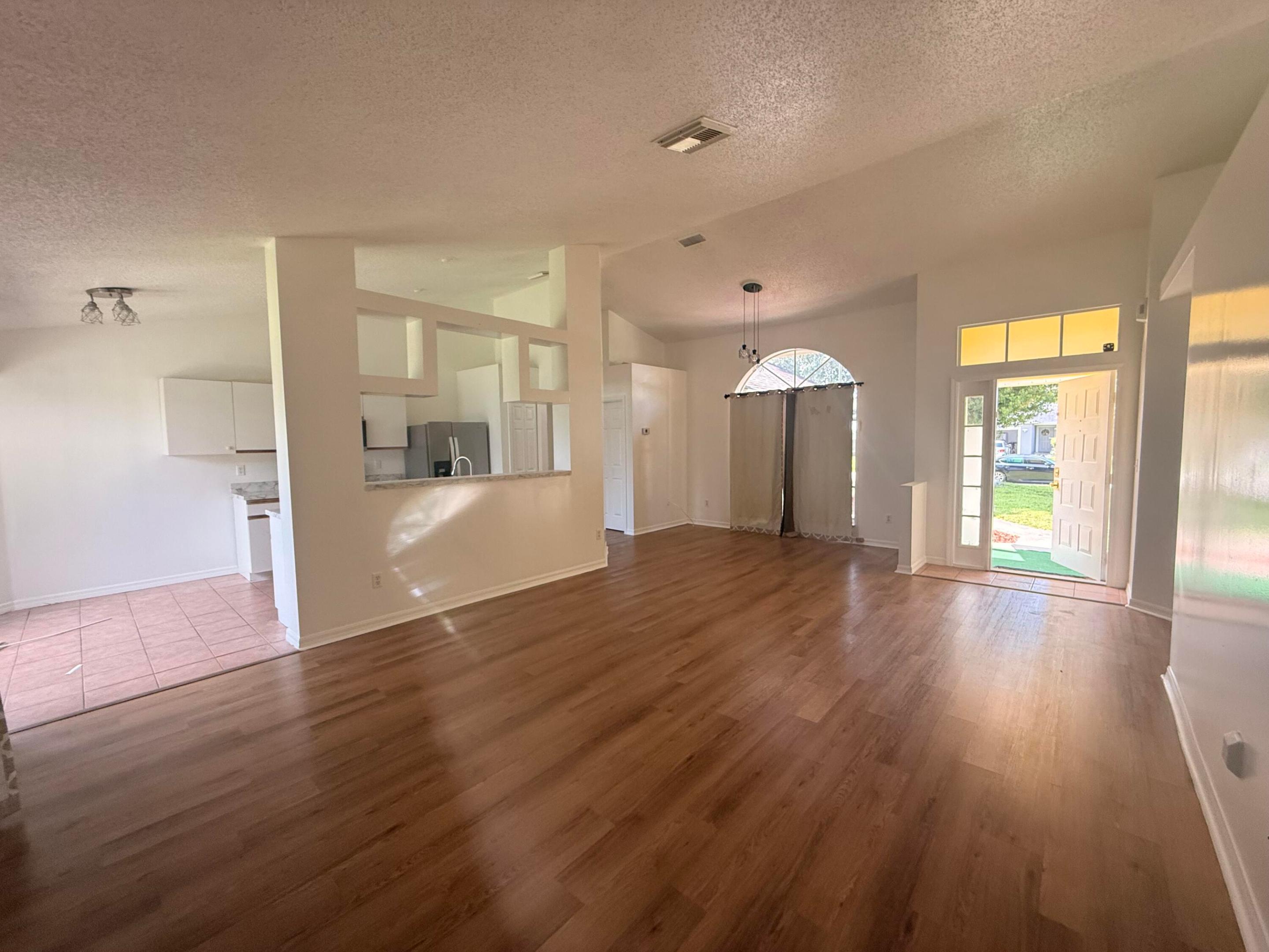 1765 Sw Desert Avenue Property Photo 6