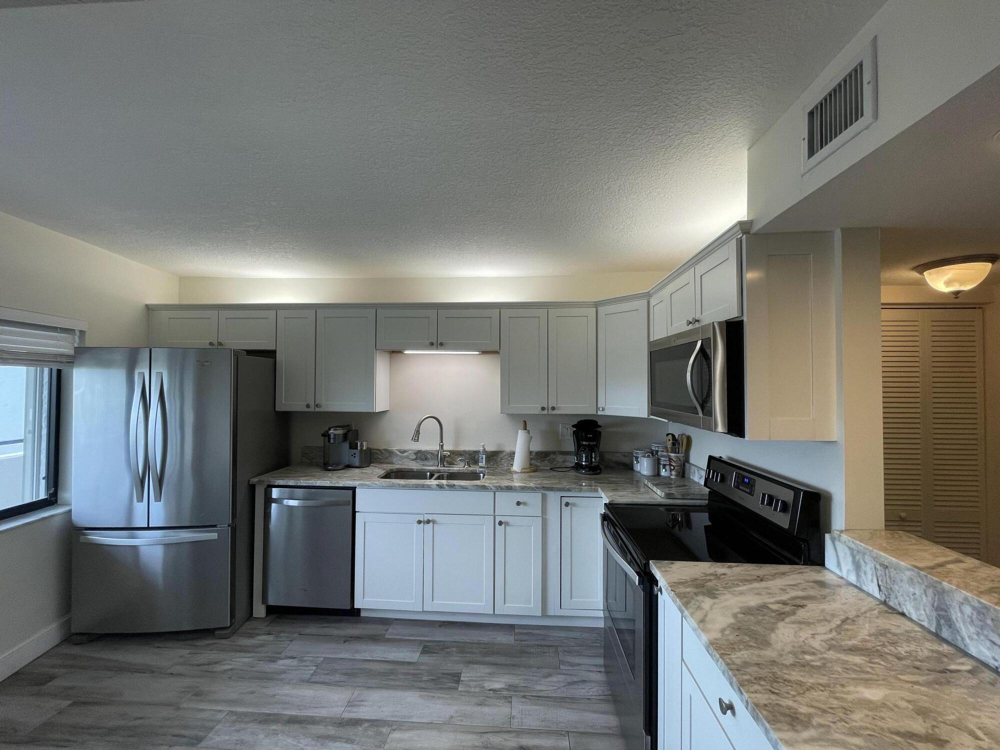 355 S Ocean Drive S 807 Property Photo 6