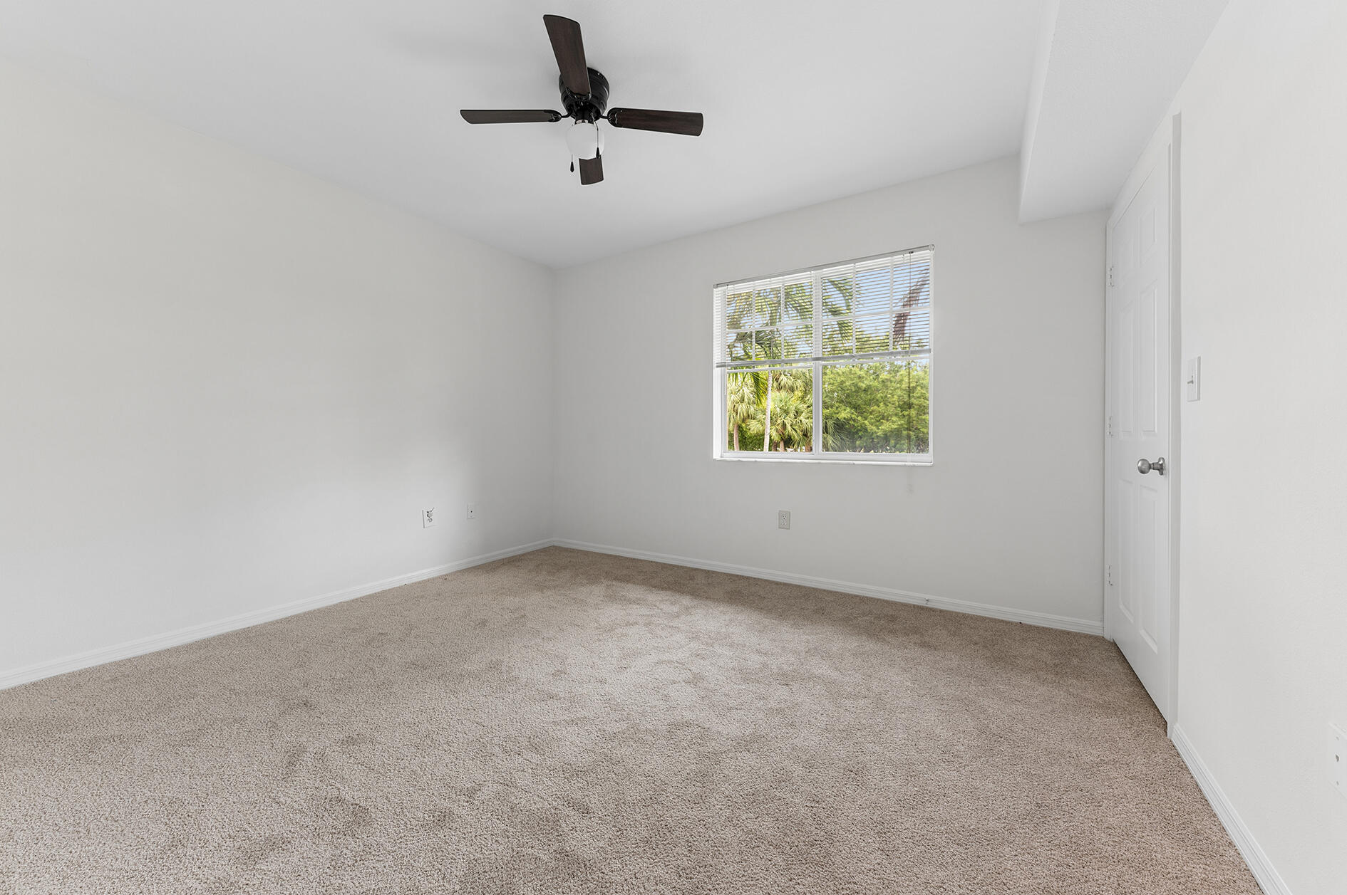 6573 Emerald Dunes Drive 201 Property Photo 8