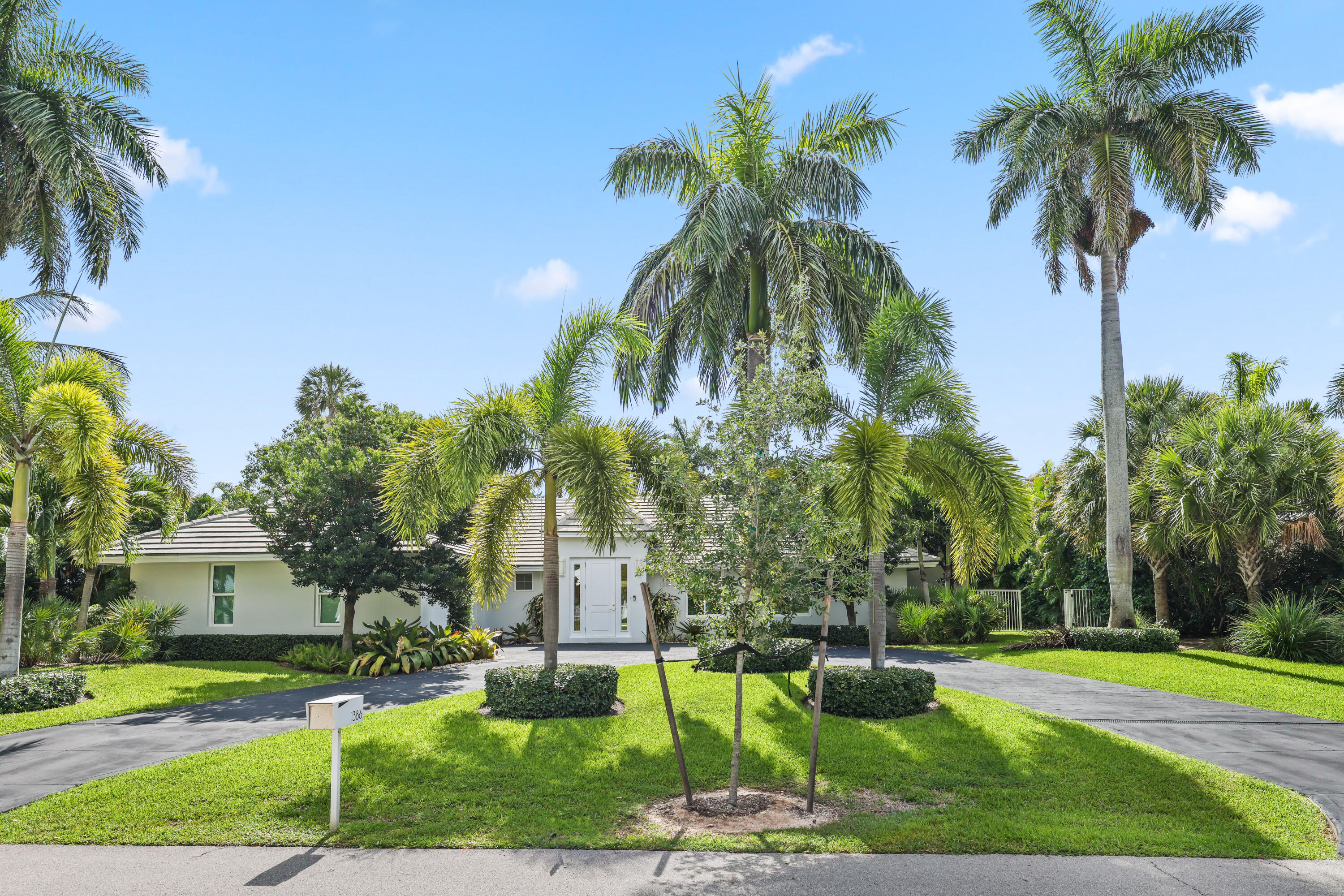 1386 S Atlantic Drive Property Photo 3