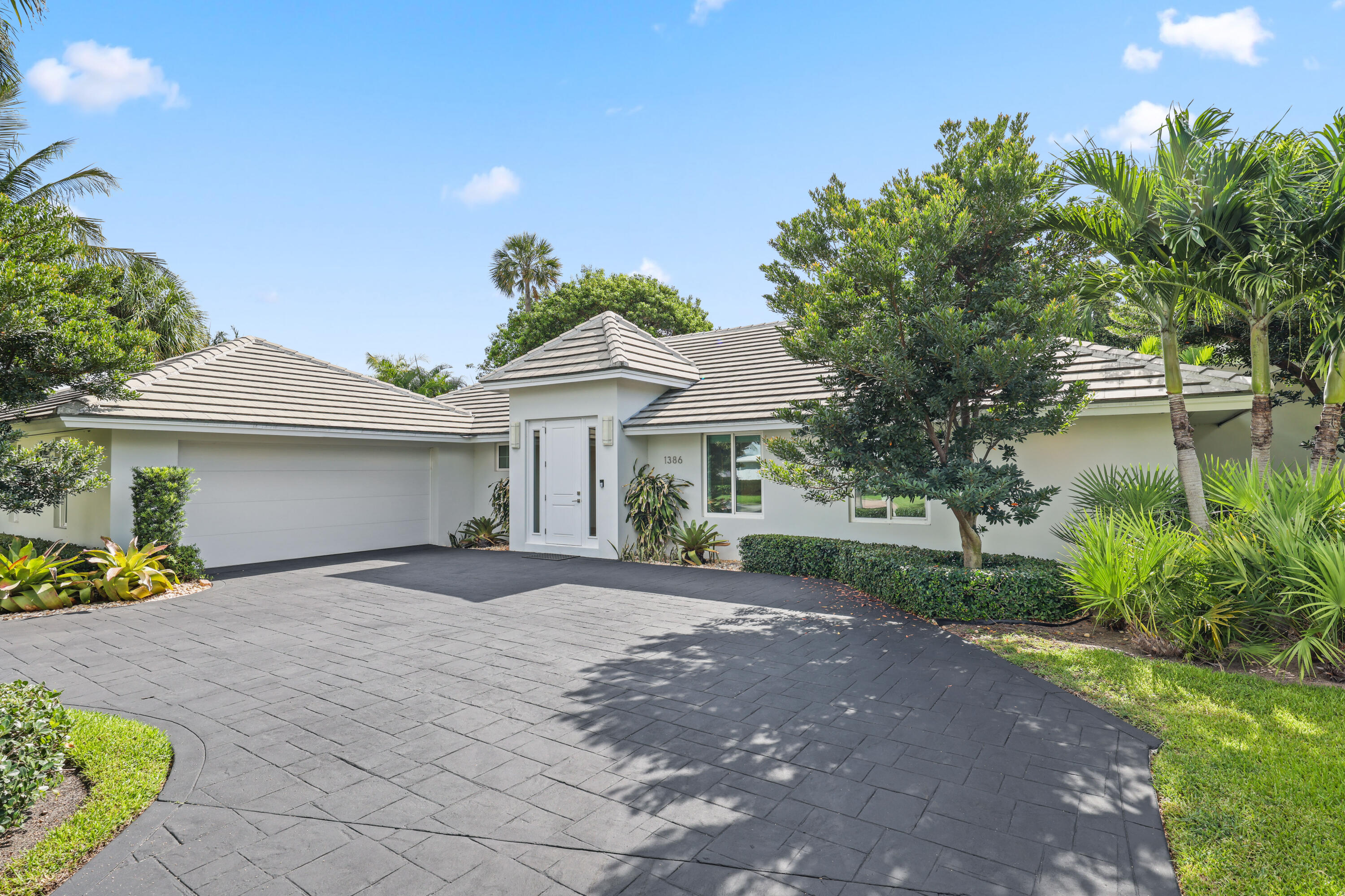 1386 S Atlantic Drive Property Photo 4