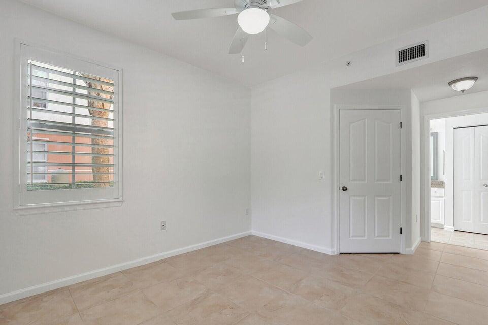 7101 Myrtlewood Circle W Property Photo 8