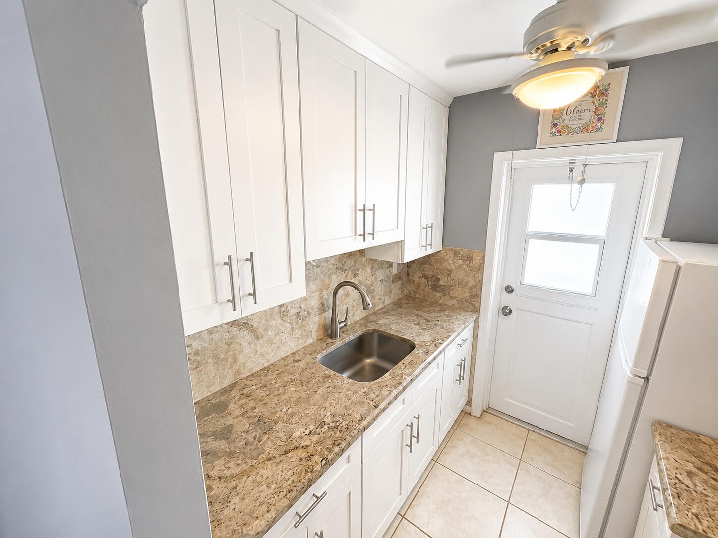 1114 Lake Terrace 203 Property Photo 6