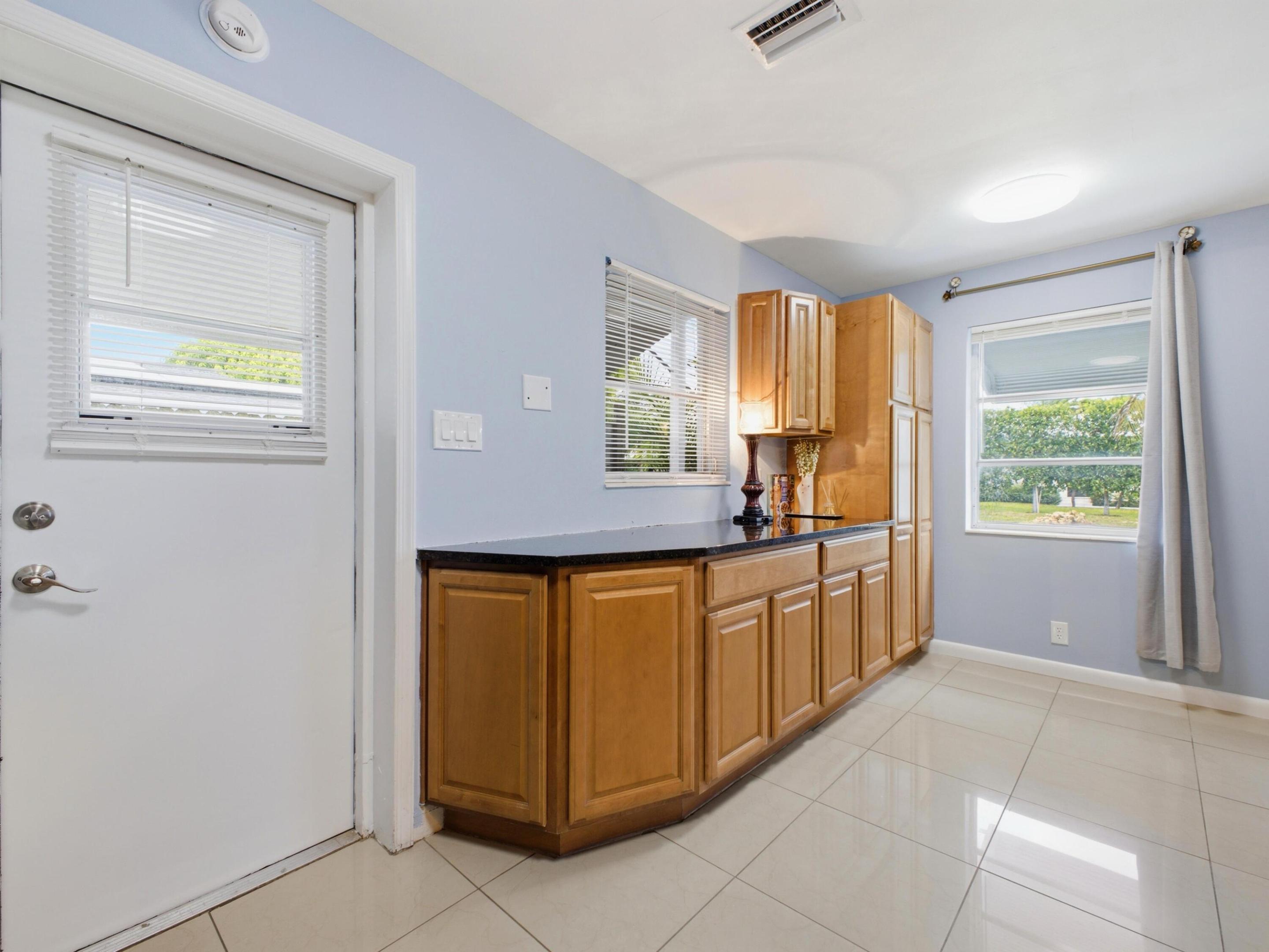 370 Orange Way Property Photo 3