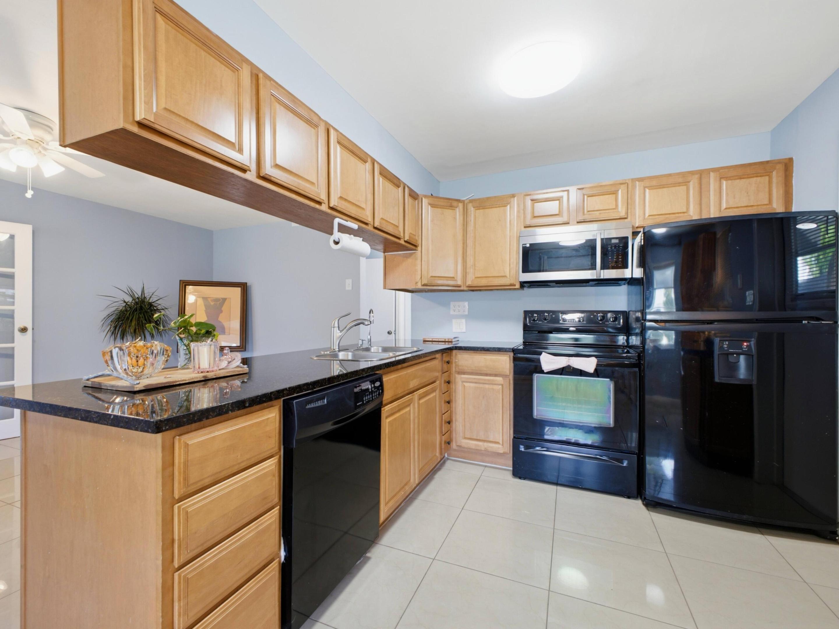 370 Orange Way Property Photo 5