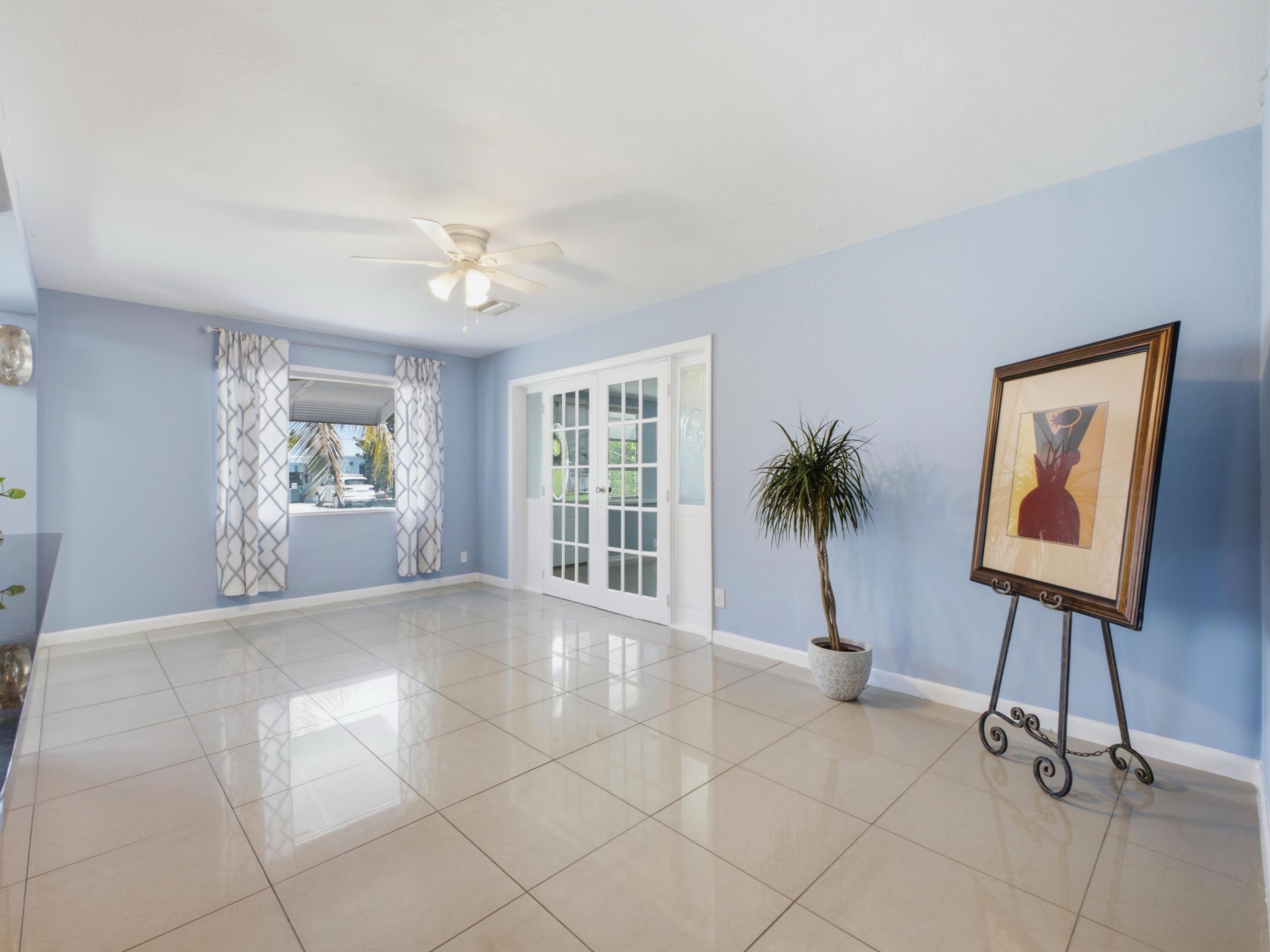 370 Orange Way Property Photo 6