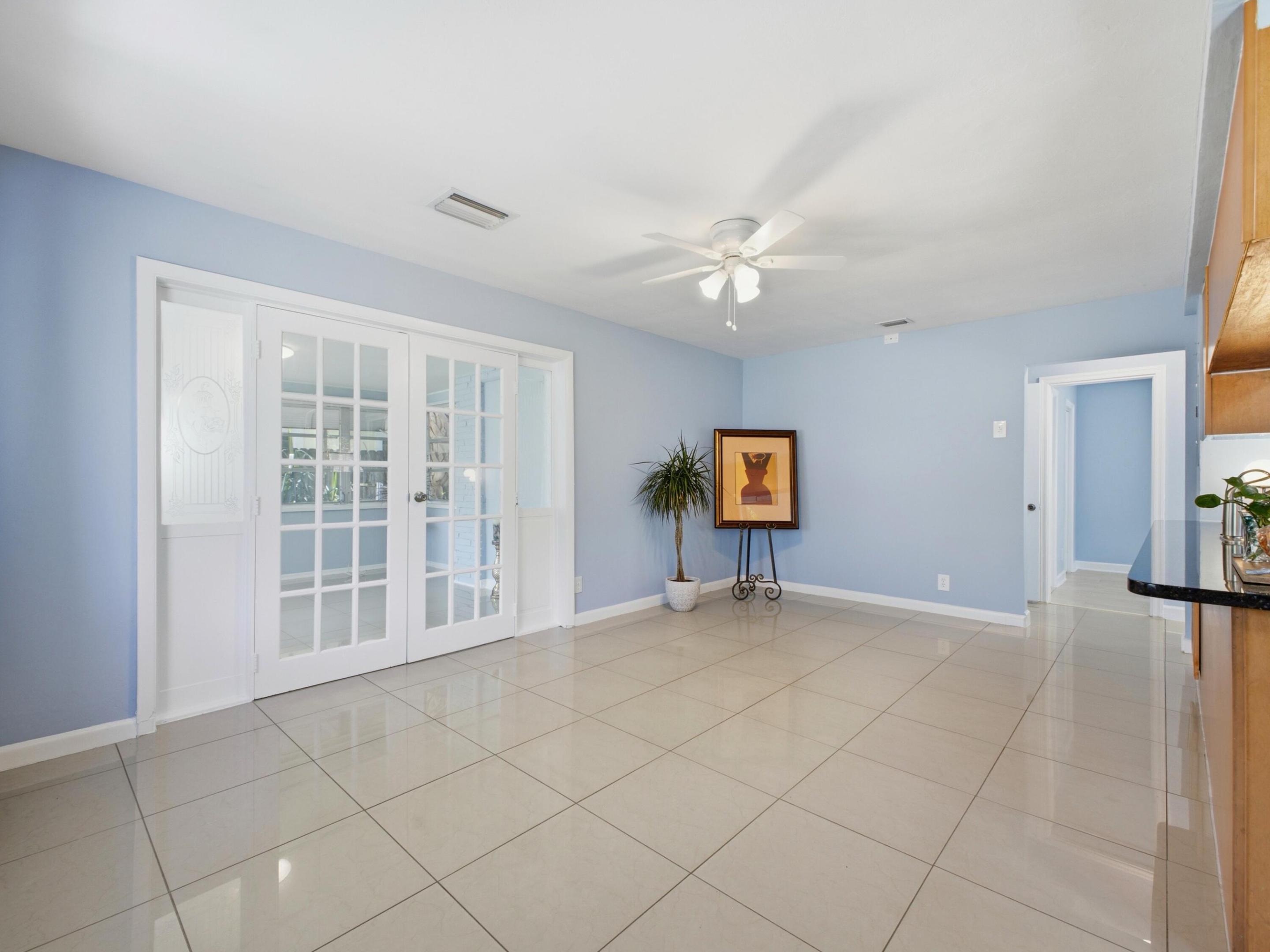 370 Orange Way Property Photo 7