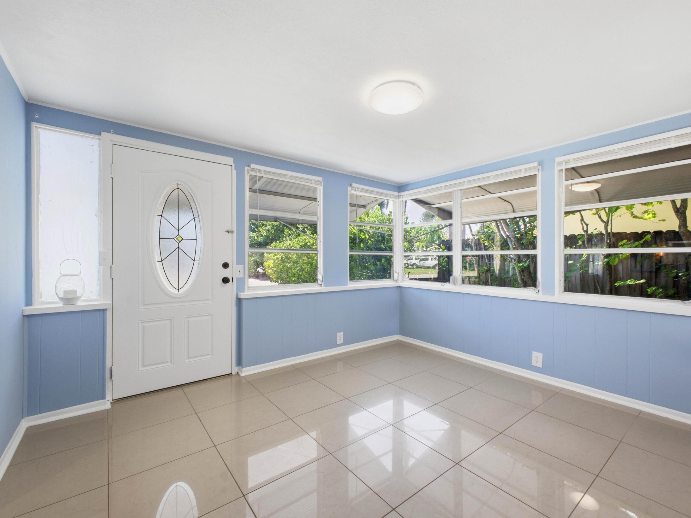 370 Orange Way Property Photo 11