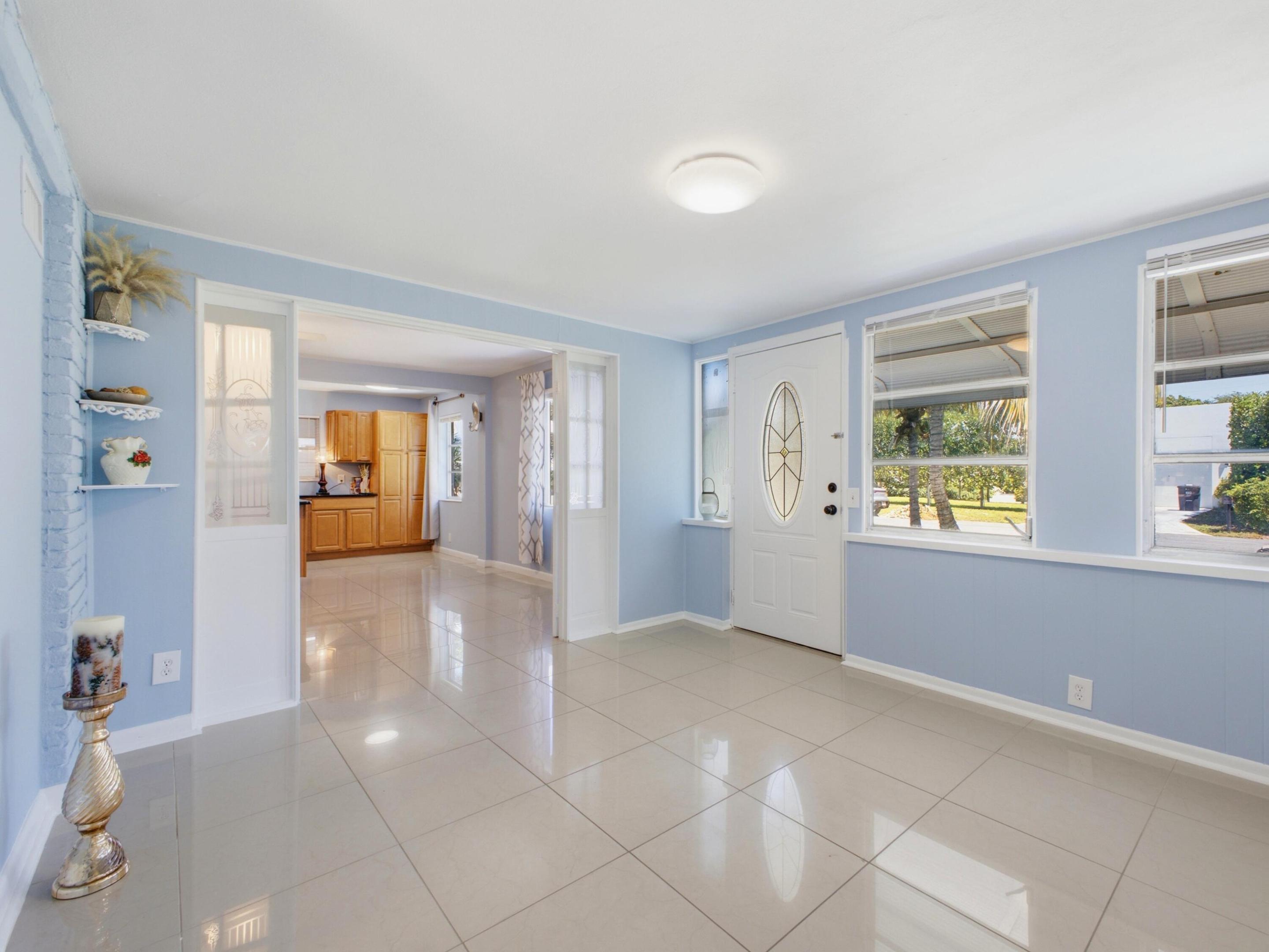 370 Orange Way Property Photo 14