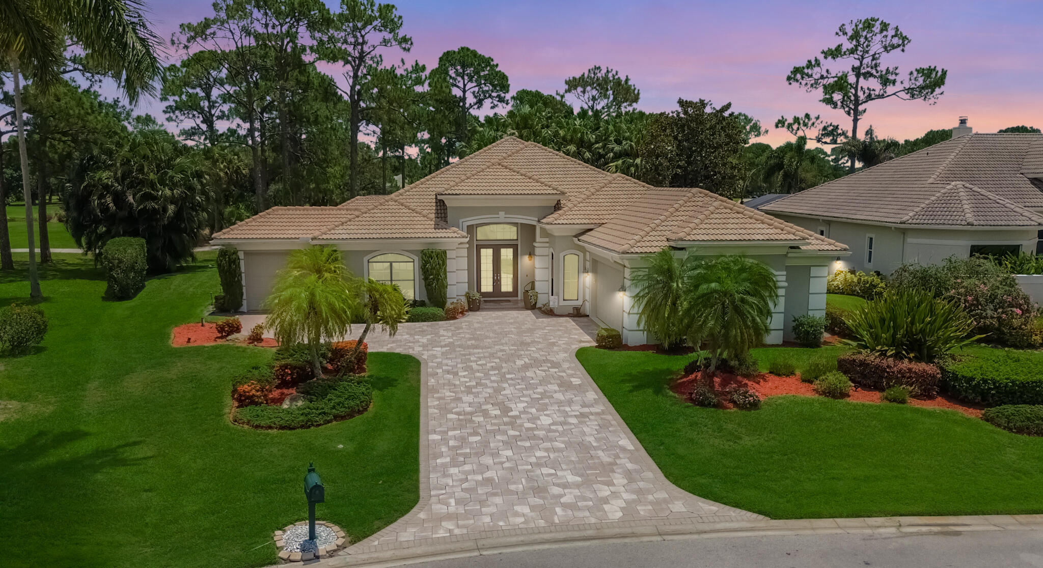 8060 Kiawah Trace Property Photo 1