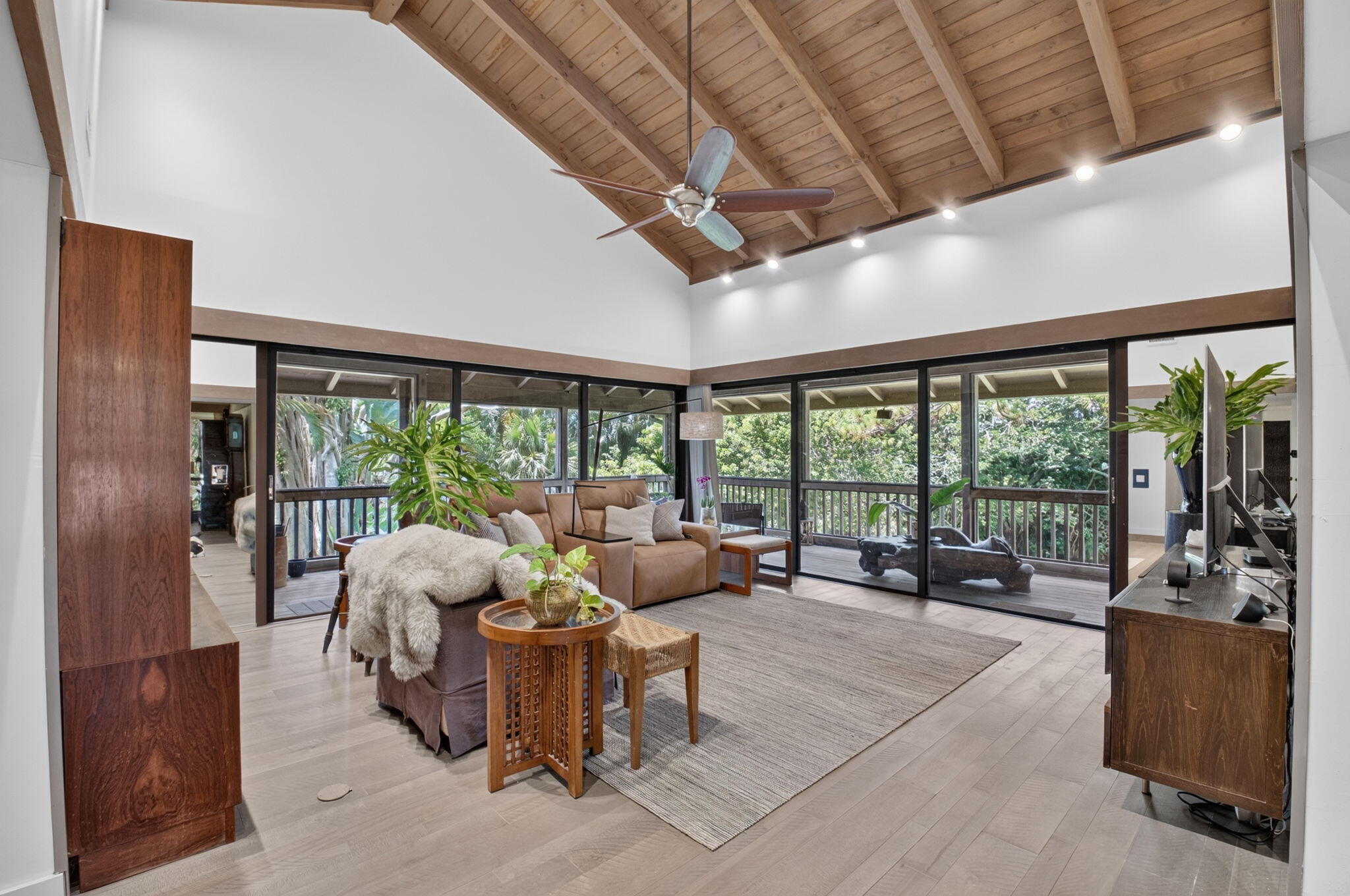 6957 Rain Forest Drive E 4 U Property Photo 6