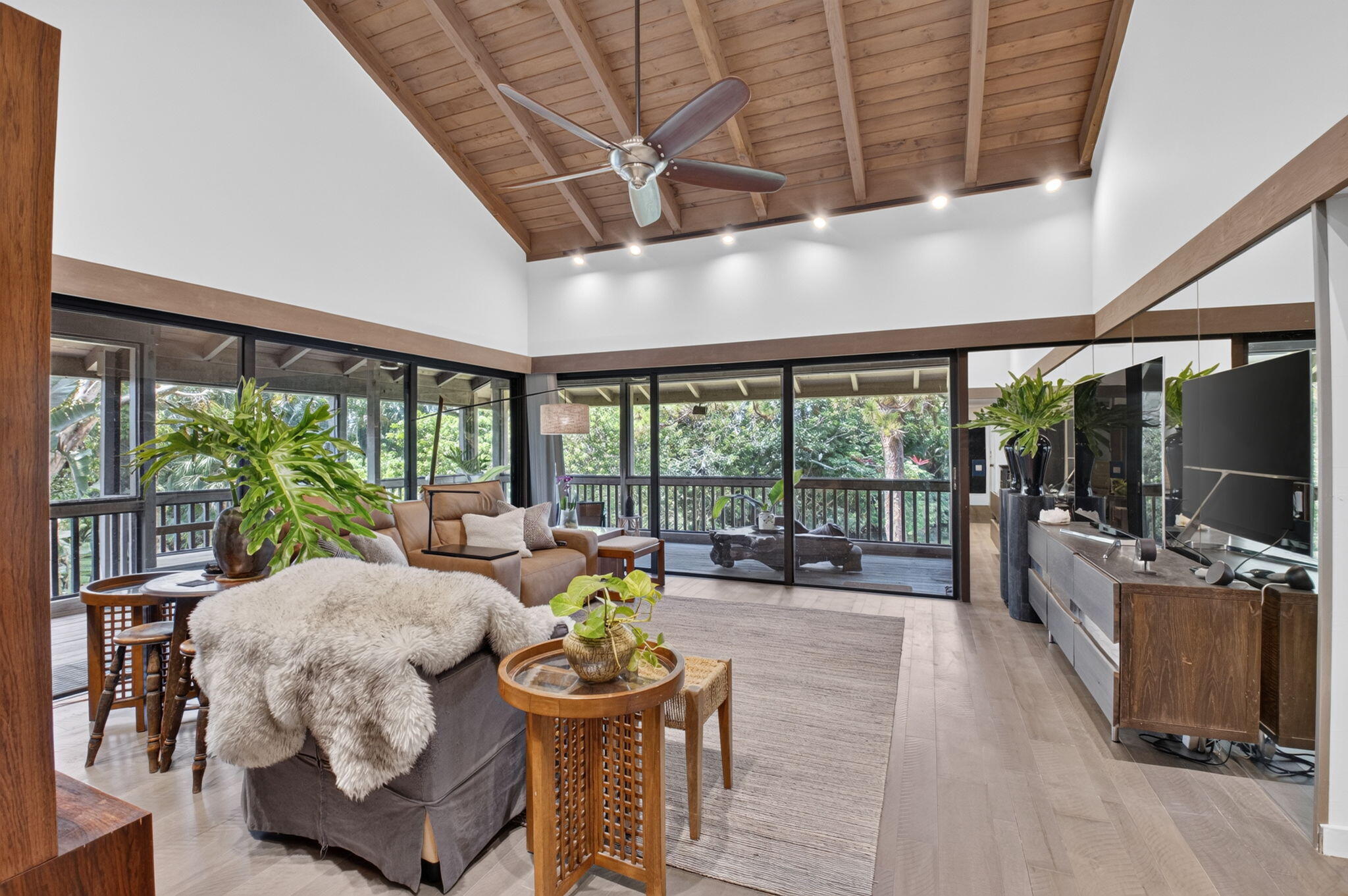 6957 Rain Forest Drive E 4 U Property Photo 7