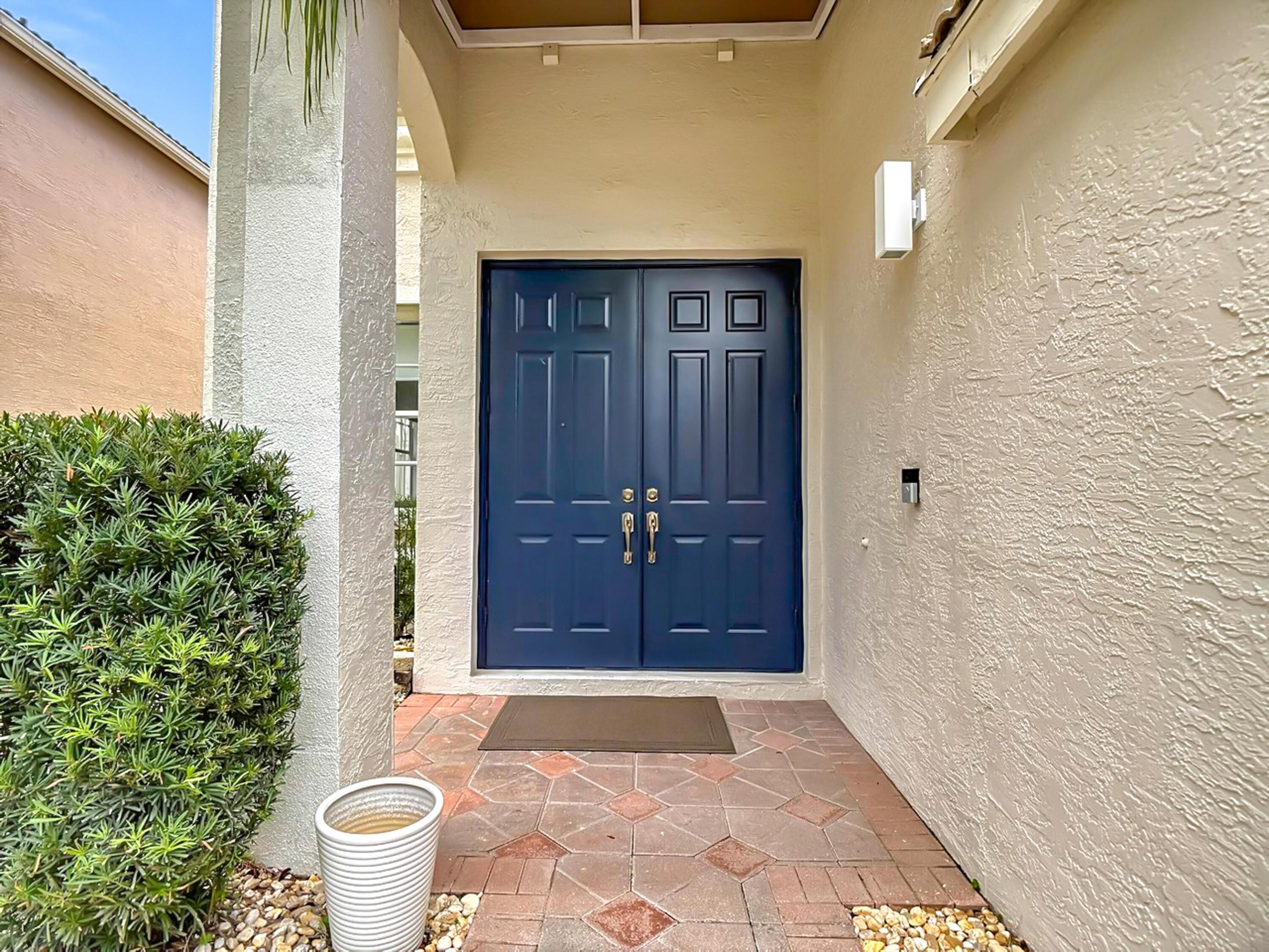 1154 OAKWATER Drive Property Photo 1