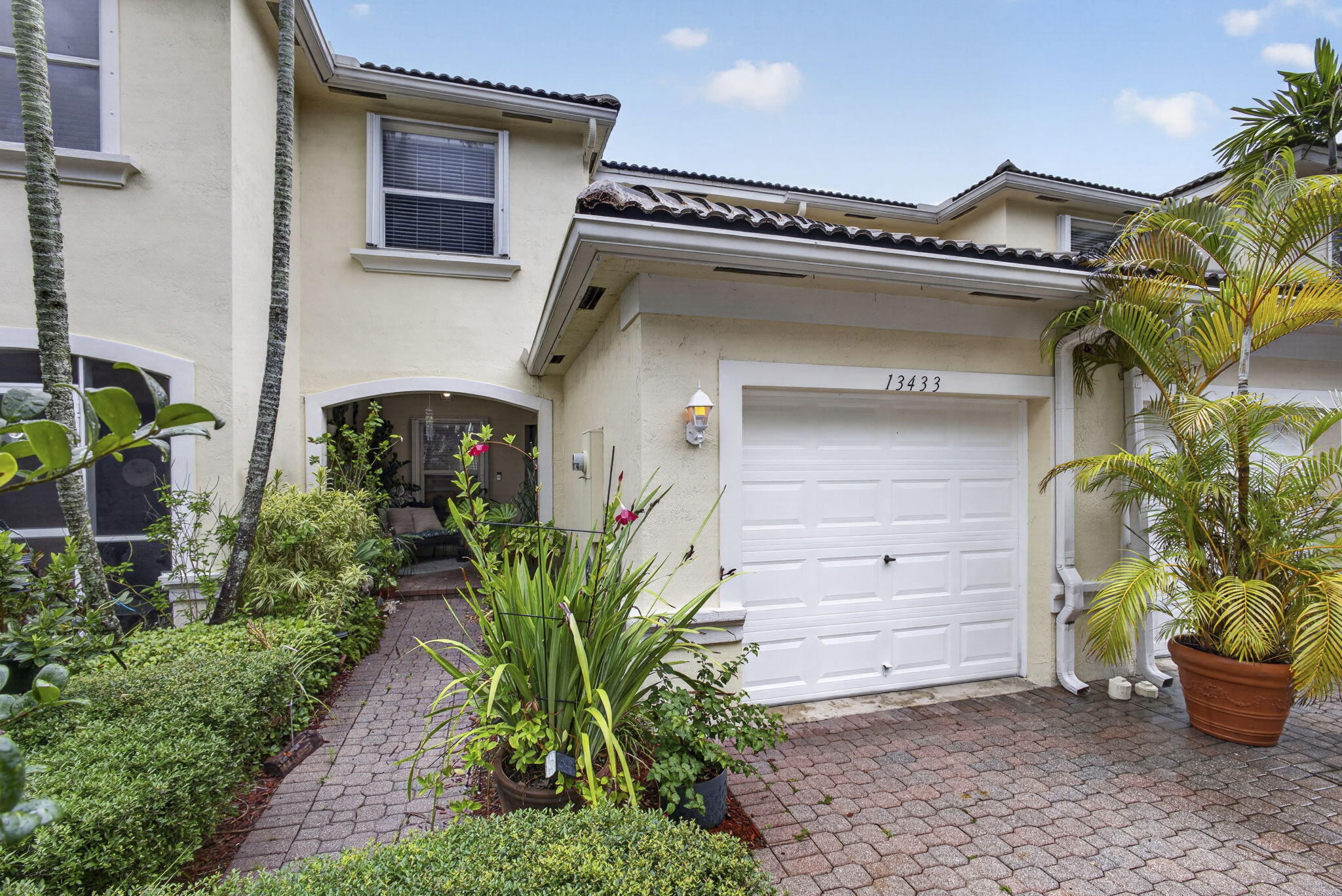13433 Georgian Court Property Photo 1