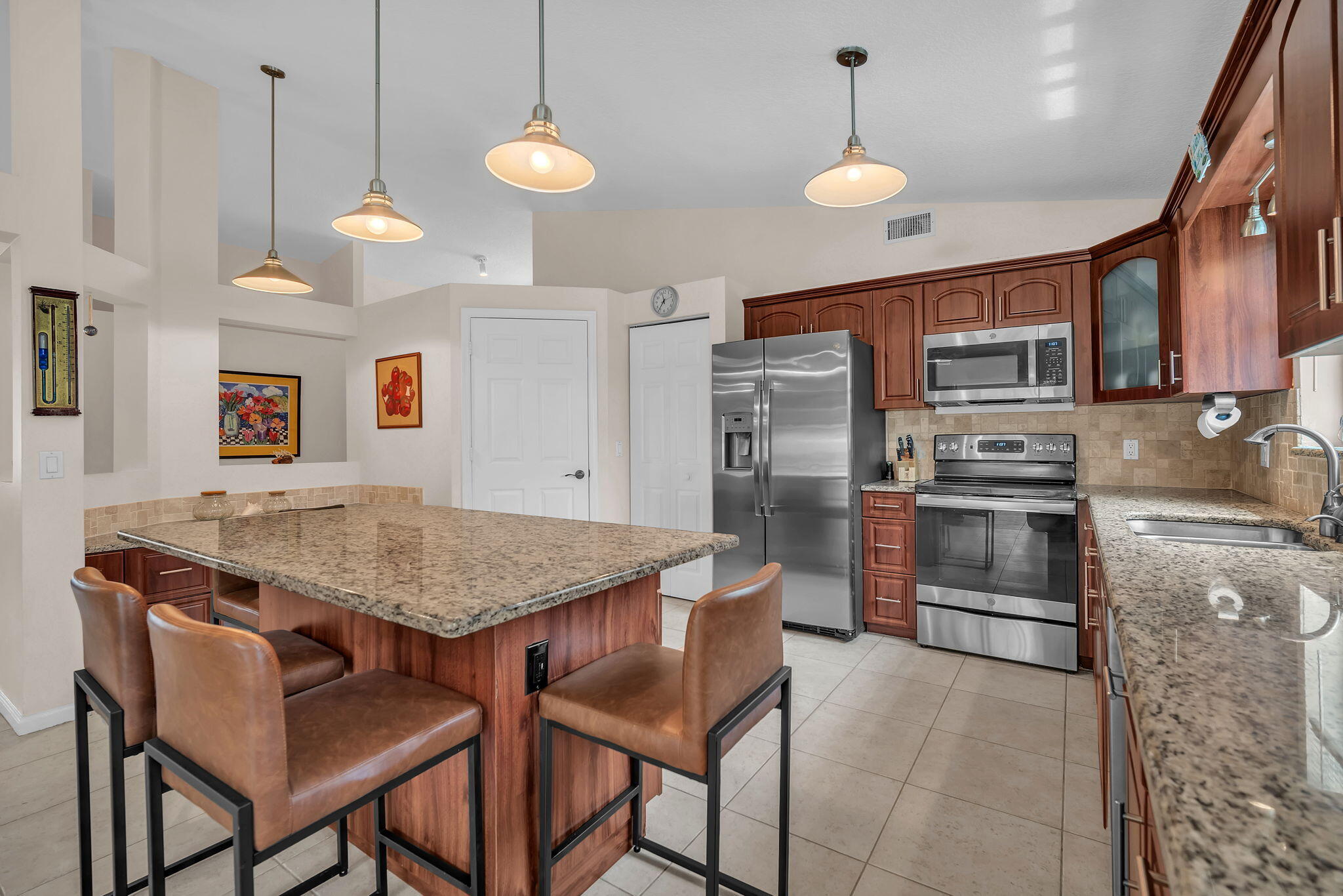 8576 Windy Circle Property Photo 4