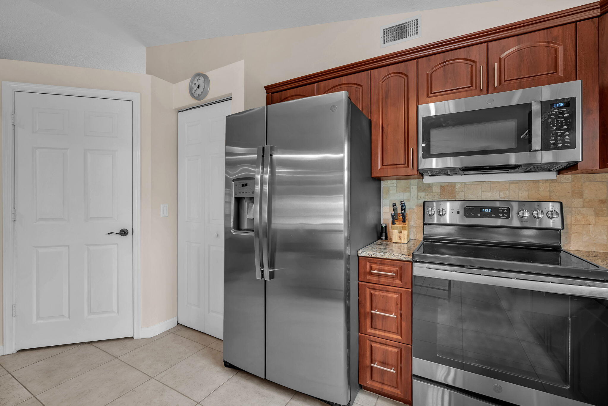 8576 Windy Circle Property Photo 16