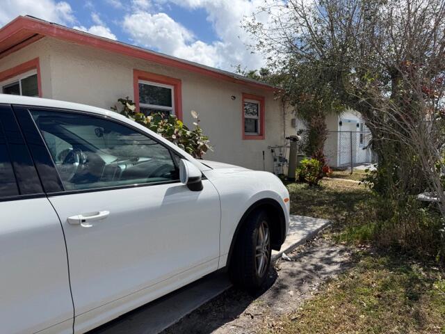 1585 W 36th Street Property Photo 6
