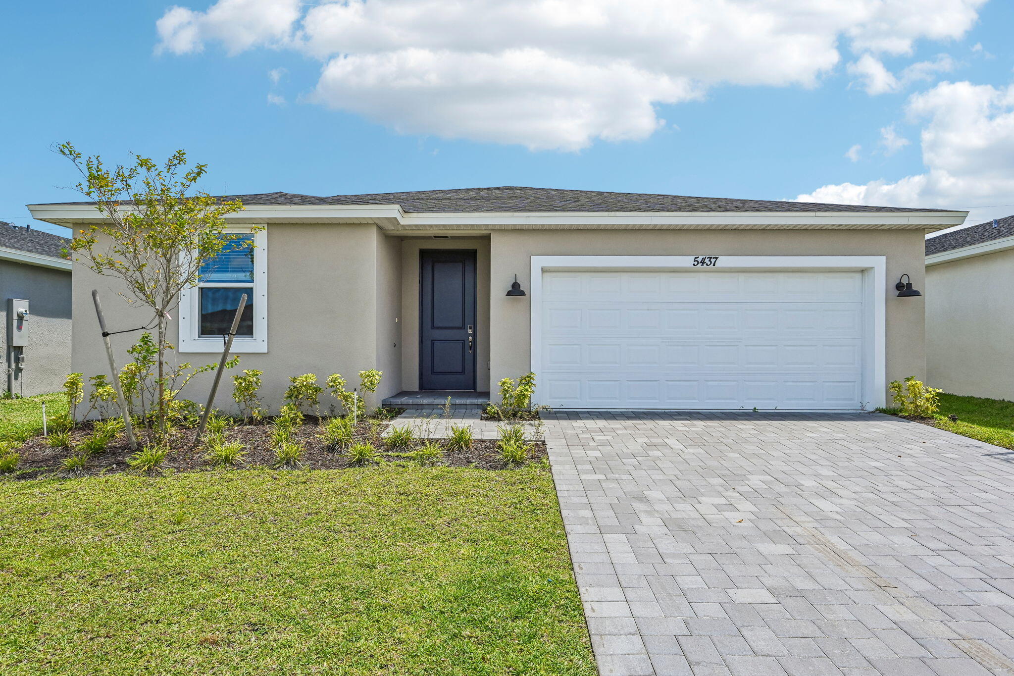 5437 Hampton Park Circle Property Photo 1