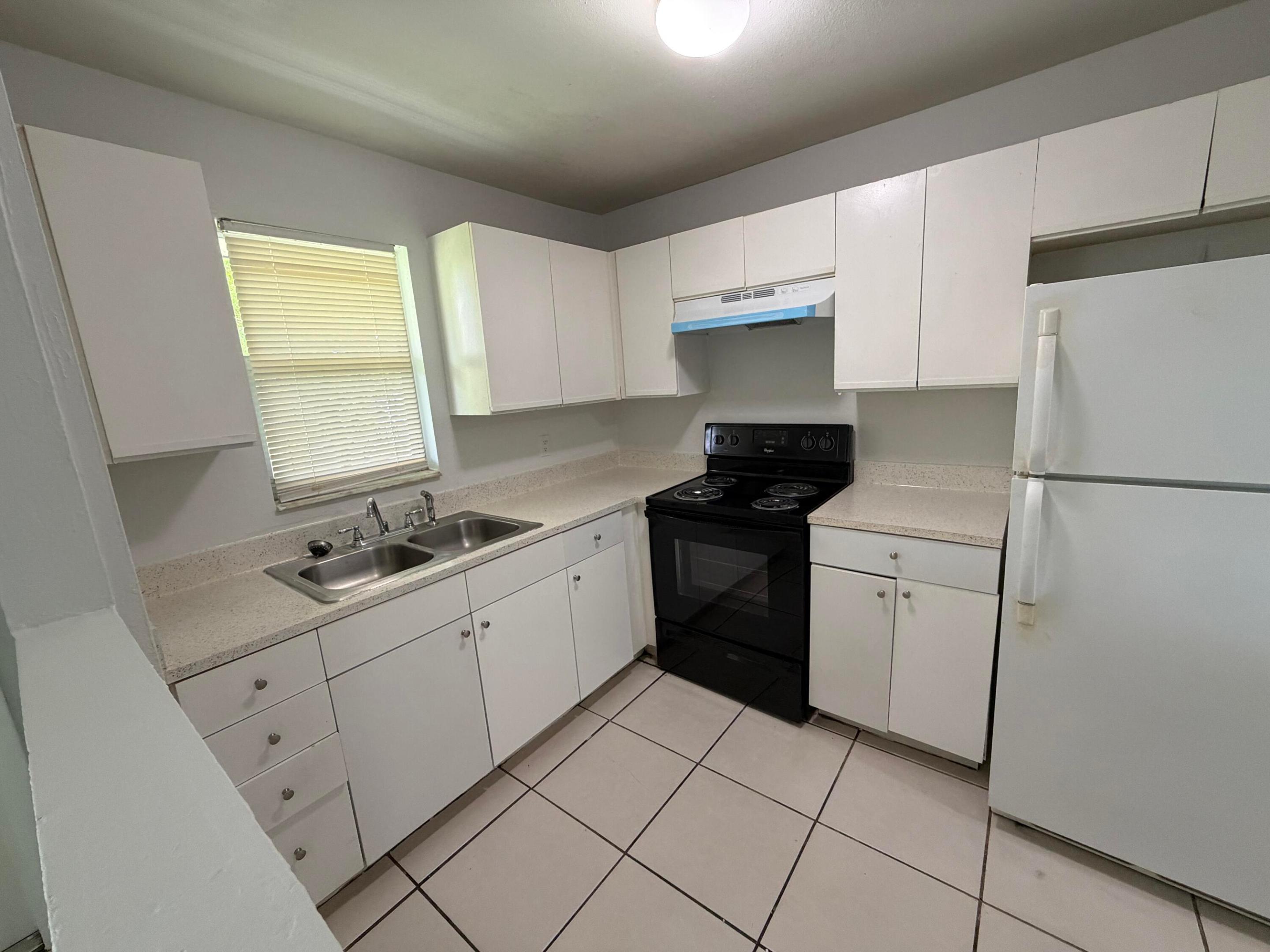 4160 Nw 21st Street 220-e Property Photo 6