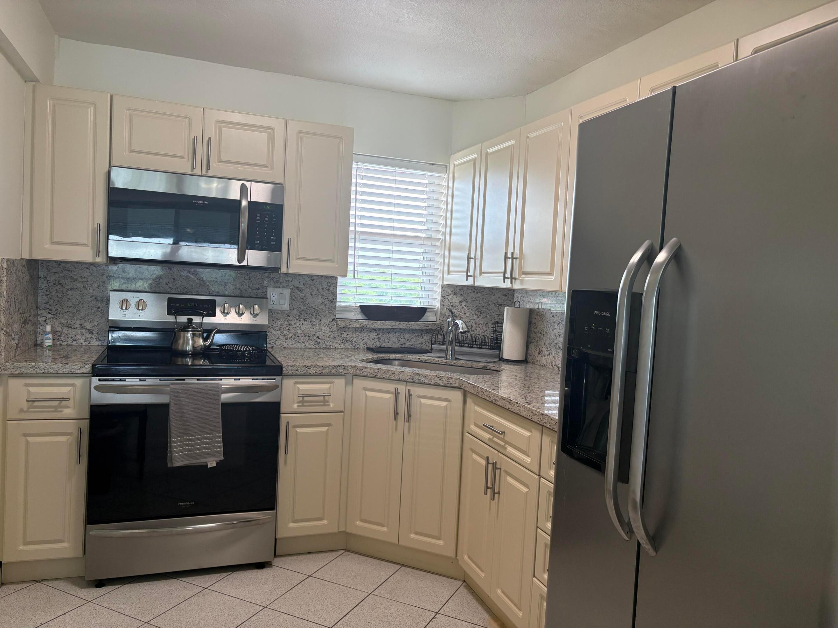 8900 Washington Boulevard Ph12 Property Photo 5