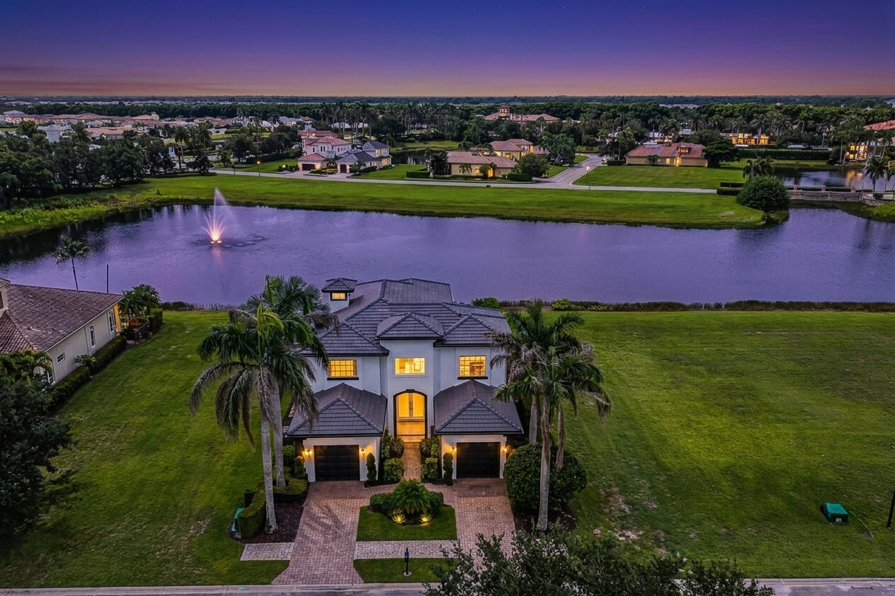 146 SE Bella Strano Property Photo 1