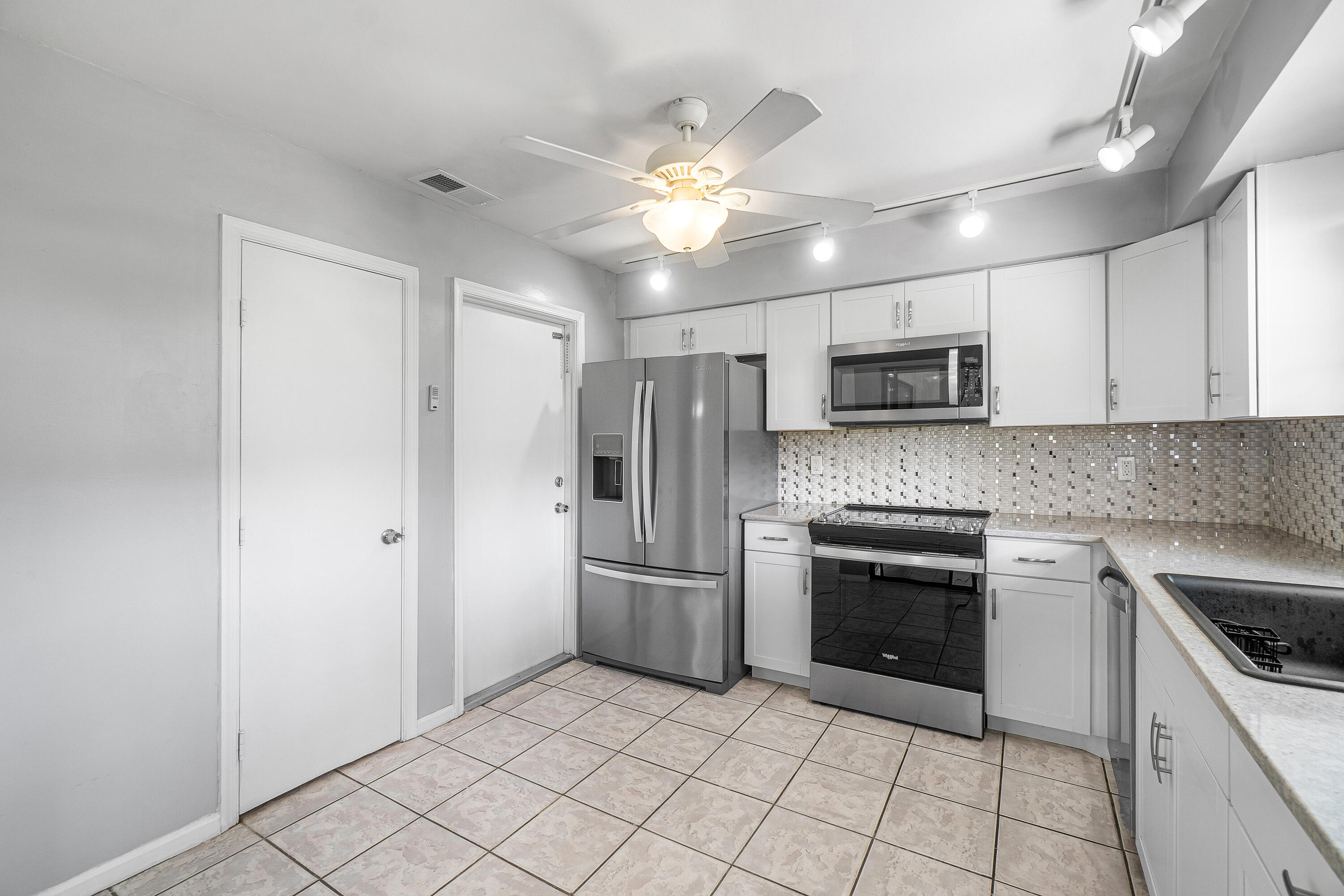 9945 Papaya Tree Trail B Property Photo 11