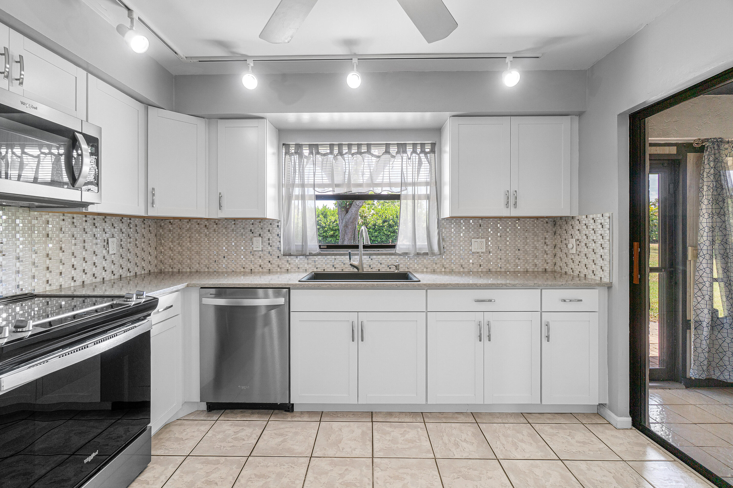 9945 Papaya Tree Trail B Property Photo 12