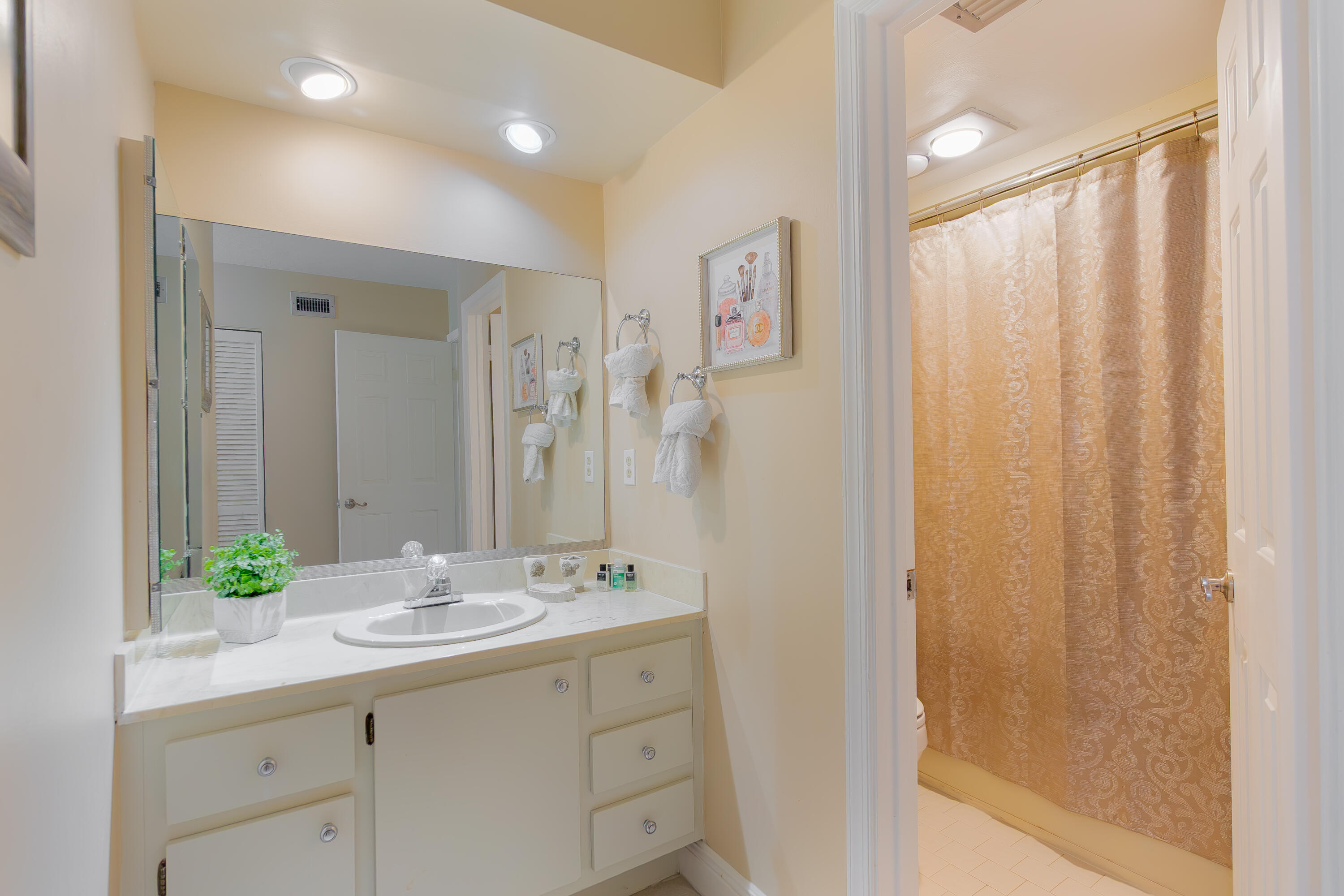12524 Shoreline Drive 302 Property Photo 20