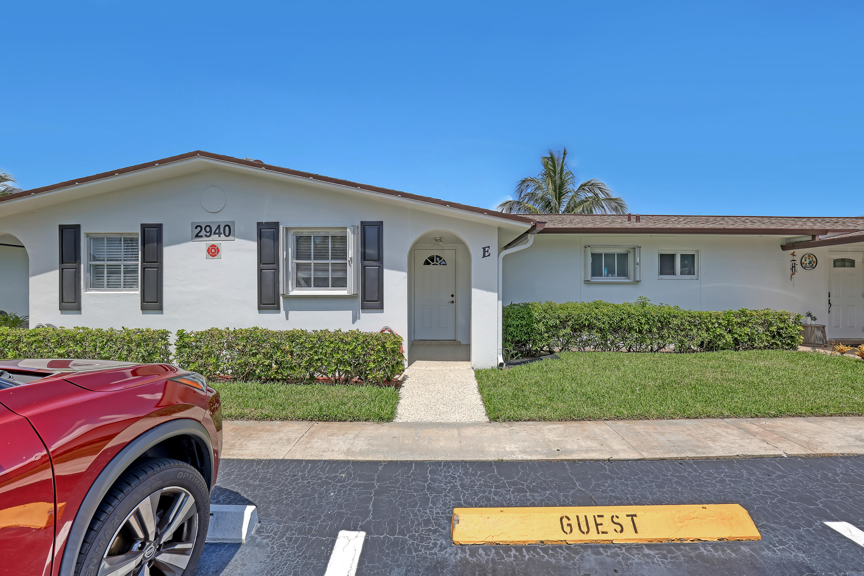 2940 Crosley Drive E Property Photo 1