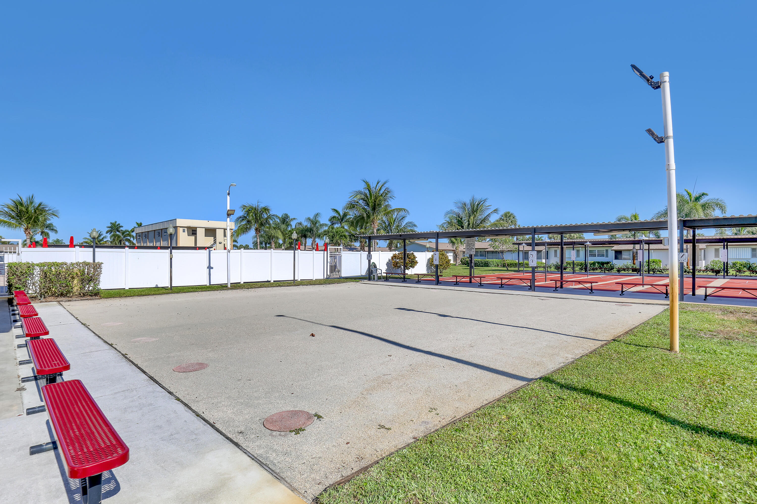 2940 Crosley Drive E Property Photo 27